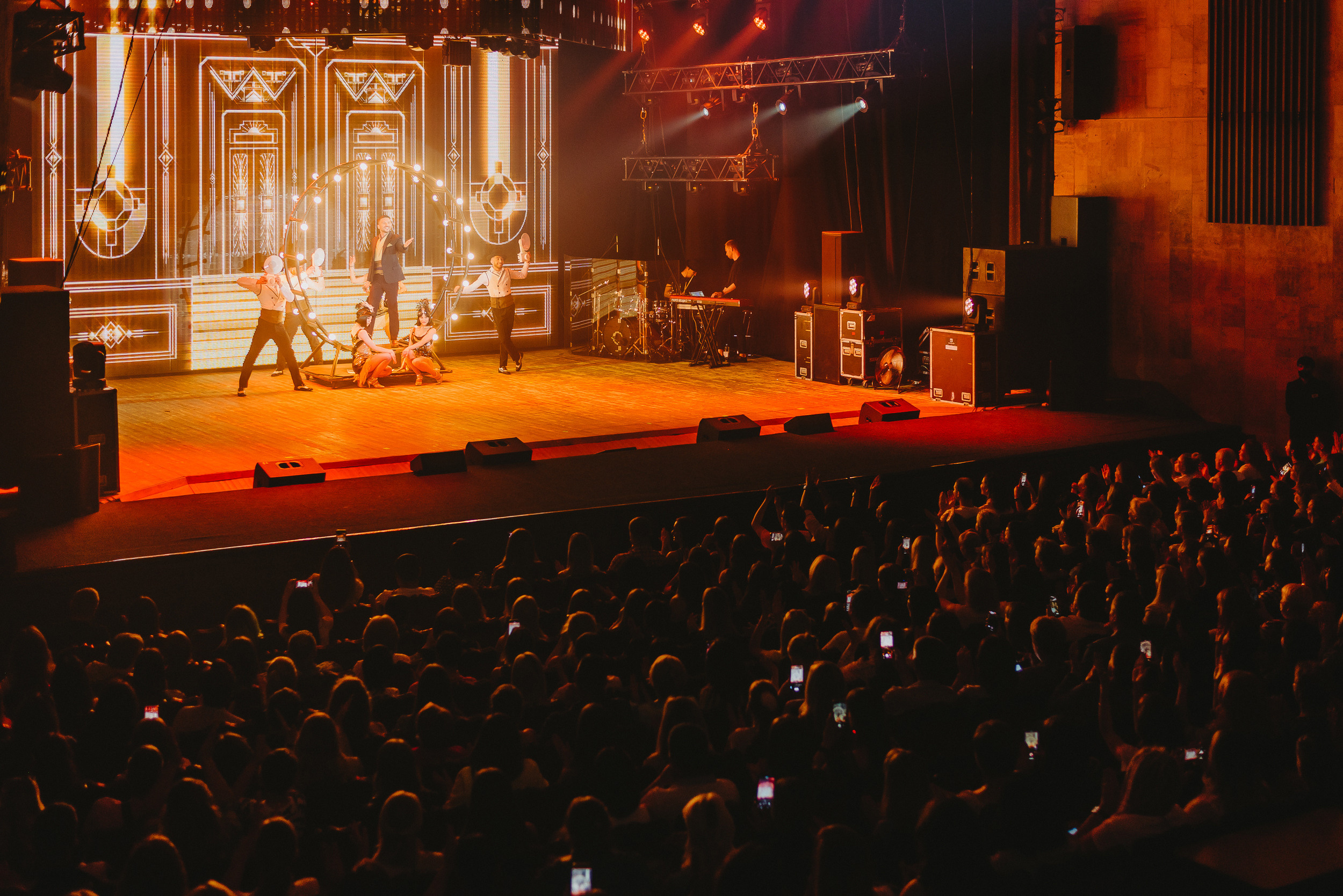 Лазарев. Фото и видео контент за одну съемку — Веретенников Егор