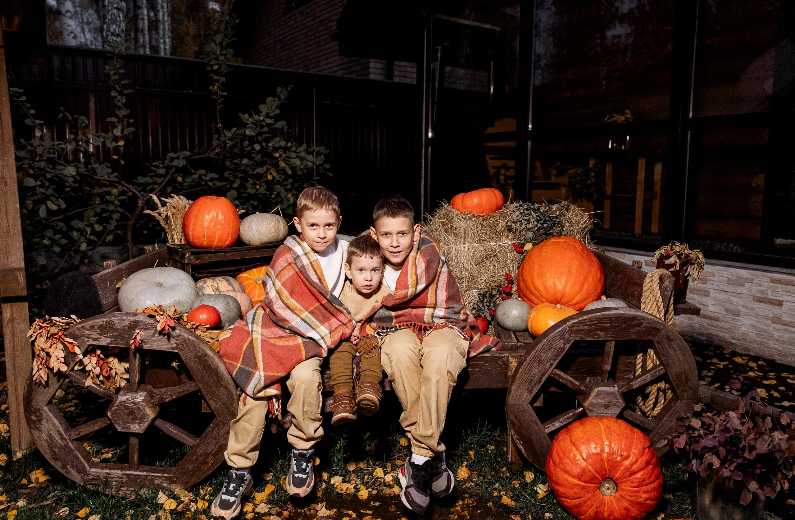 Эдуард и Дарья с сыновьями. Свадебный и семейный фотограф в Челябинске Юлия Ишимова