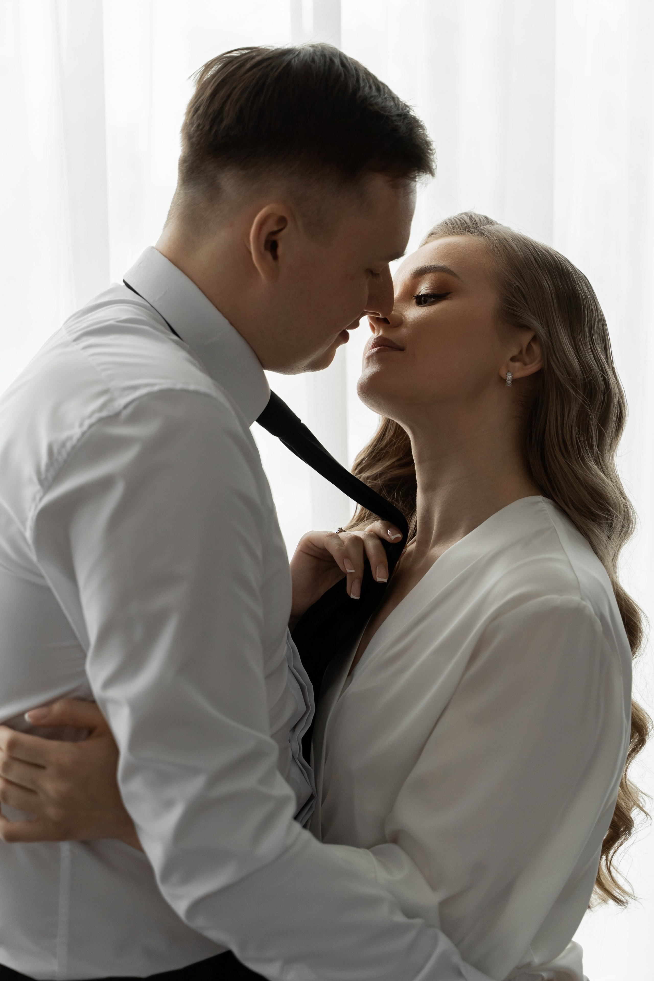 Свадебная фотосессия в Екатеринбурге, фотосессия у Оперного театра, сборы в отеле. Фотограф Татьяна Мамонтова