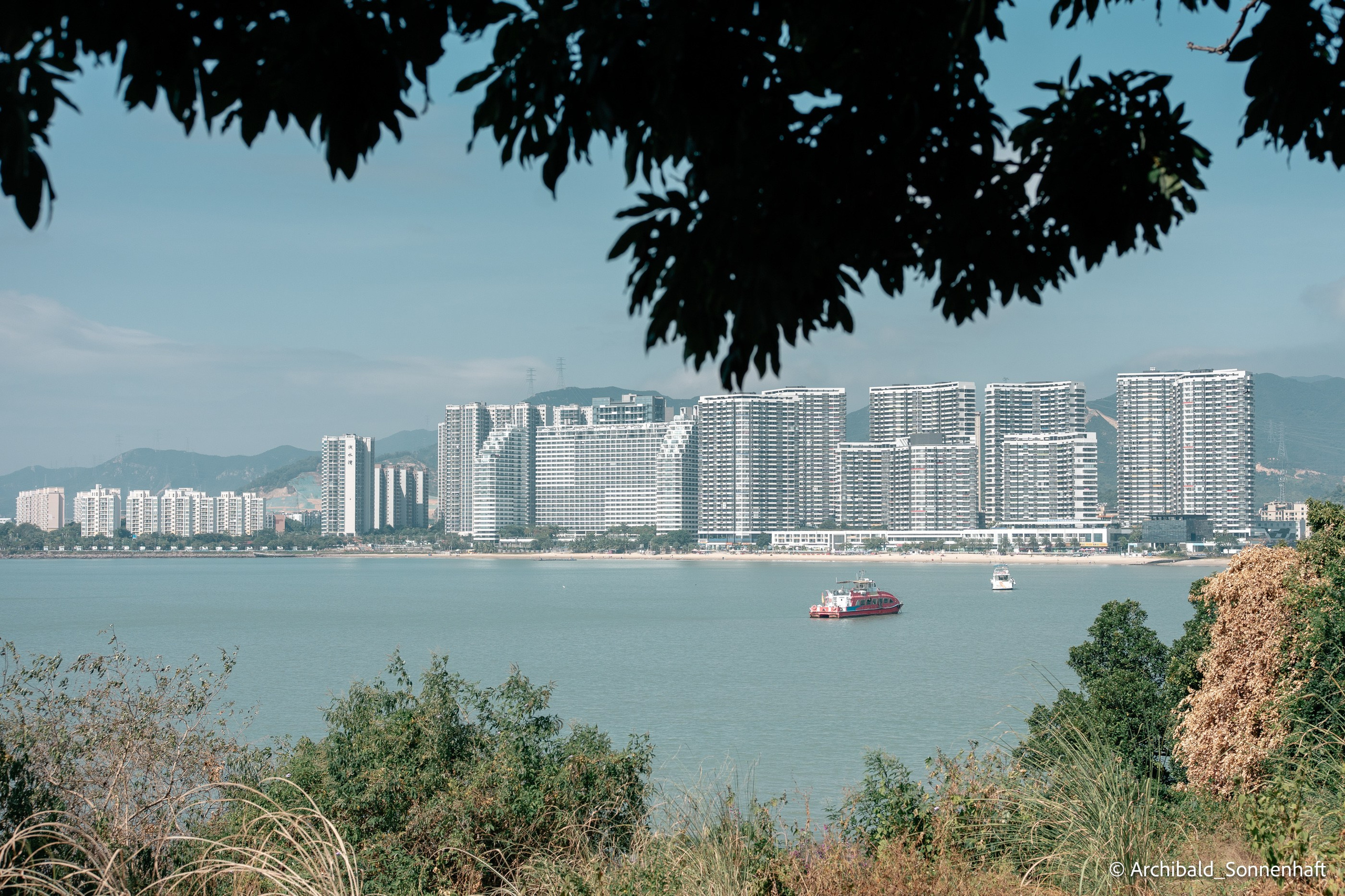 Kayaking in Huizhou, China. Photographer in Guangzhou, China. Archibald Sonnenhaft