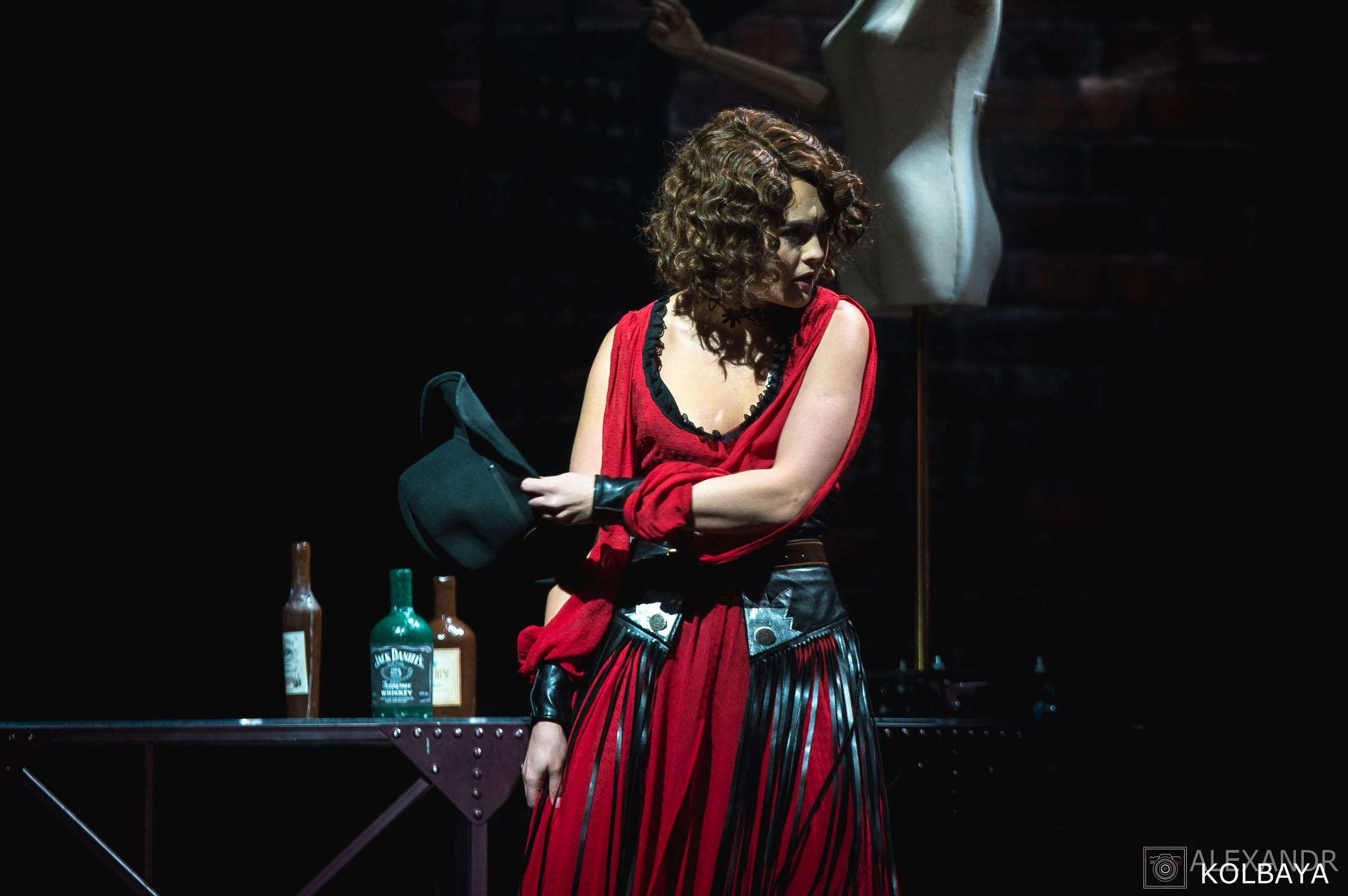 Фотографии со спектакля «Привет, я тетя Чарли». Концертный и театральный репортажный фотограф в Москве Александр Колбая