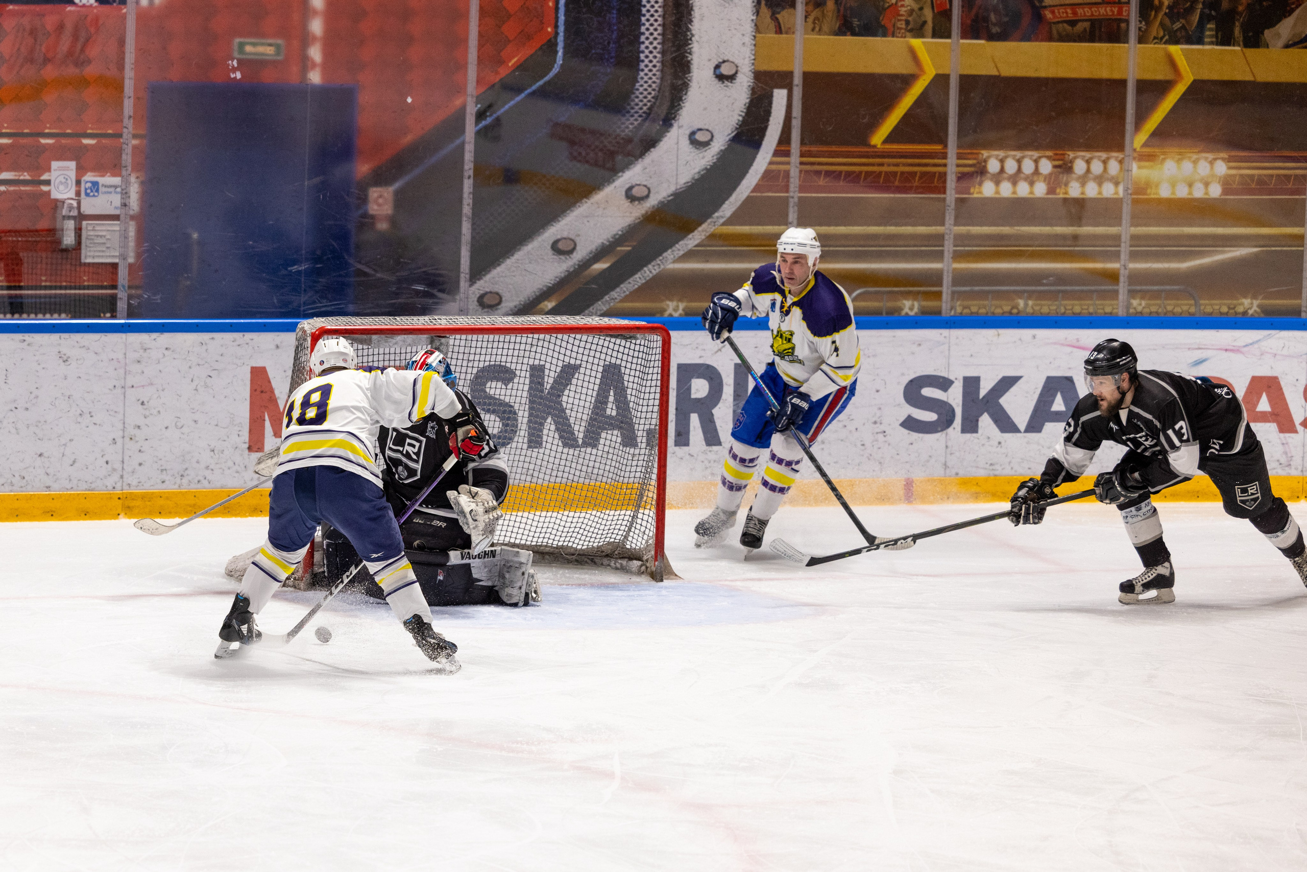 Бульдозер vs. LR-строй. Фотограф Александр Заломаев