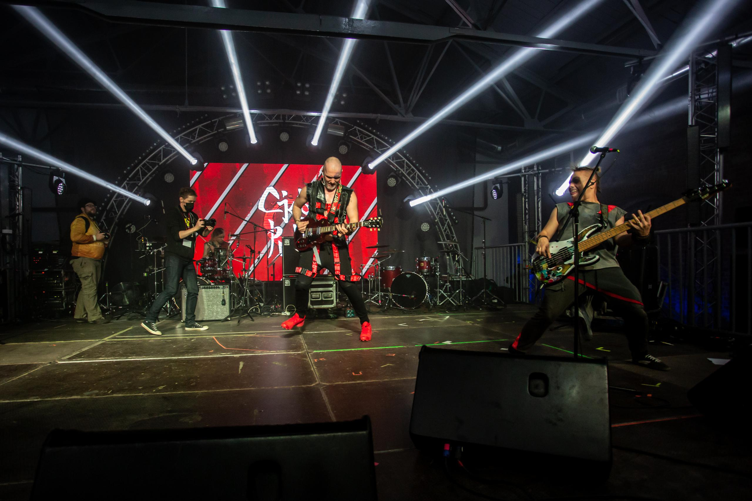 СКВОРЦЫ СТЕПАНОВА (ЖИВОЙ). Фотограф Сонкина Татьяна