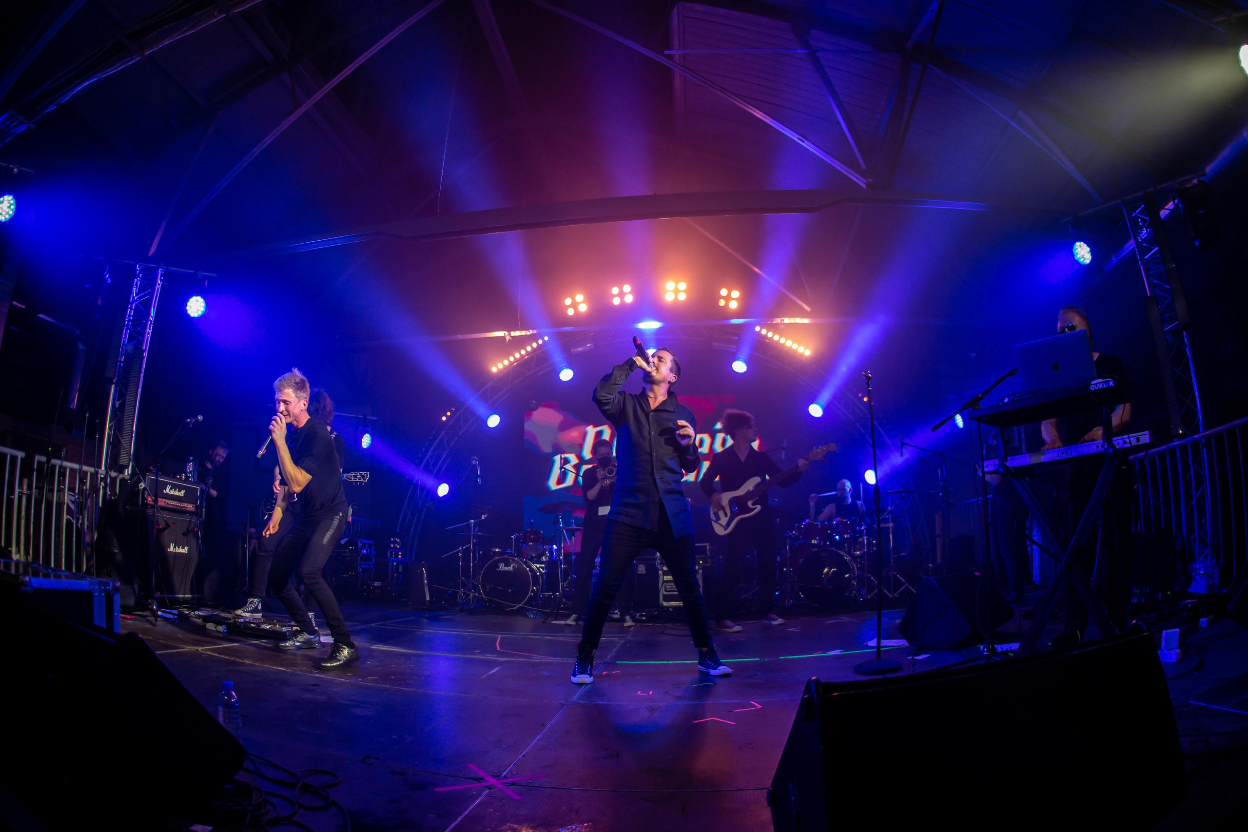 ПЛОЩАДЬ ВОССТАНИЯ (ЖИВОЙ). Фотограф Сонкина Татьяна