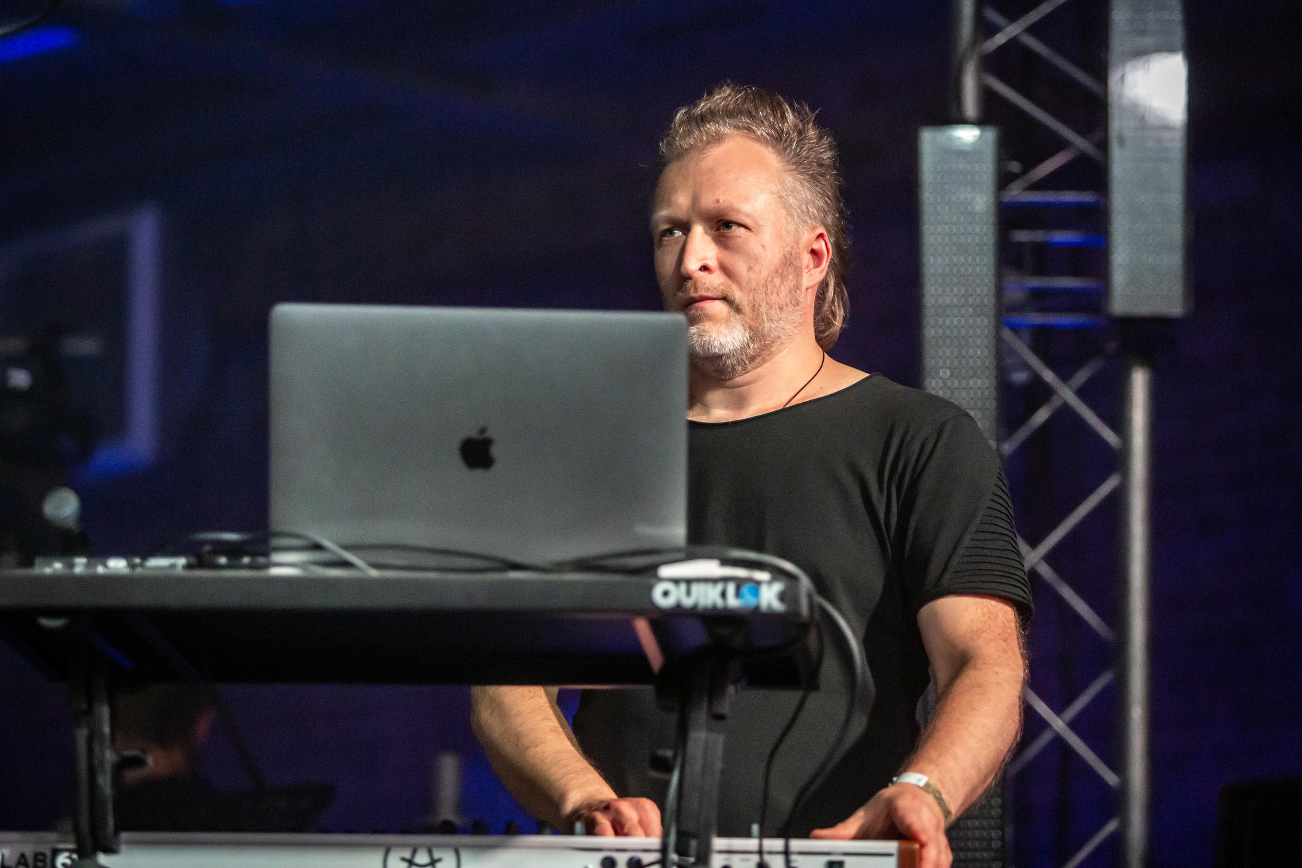 ПЛОЩАДЬ ВОССТАНИЯ (ЖИВОЙ). Фотограф Сонкина Татьяна