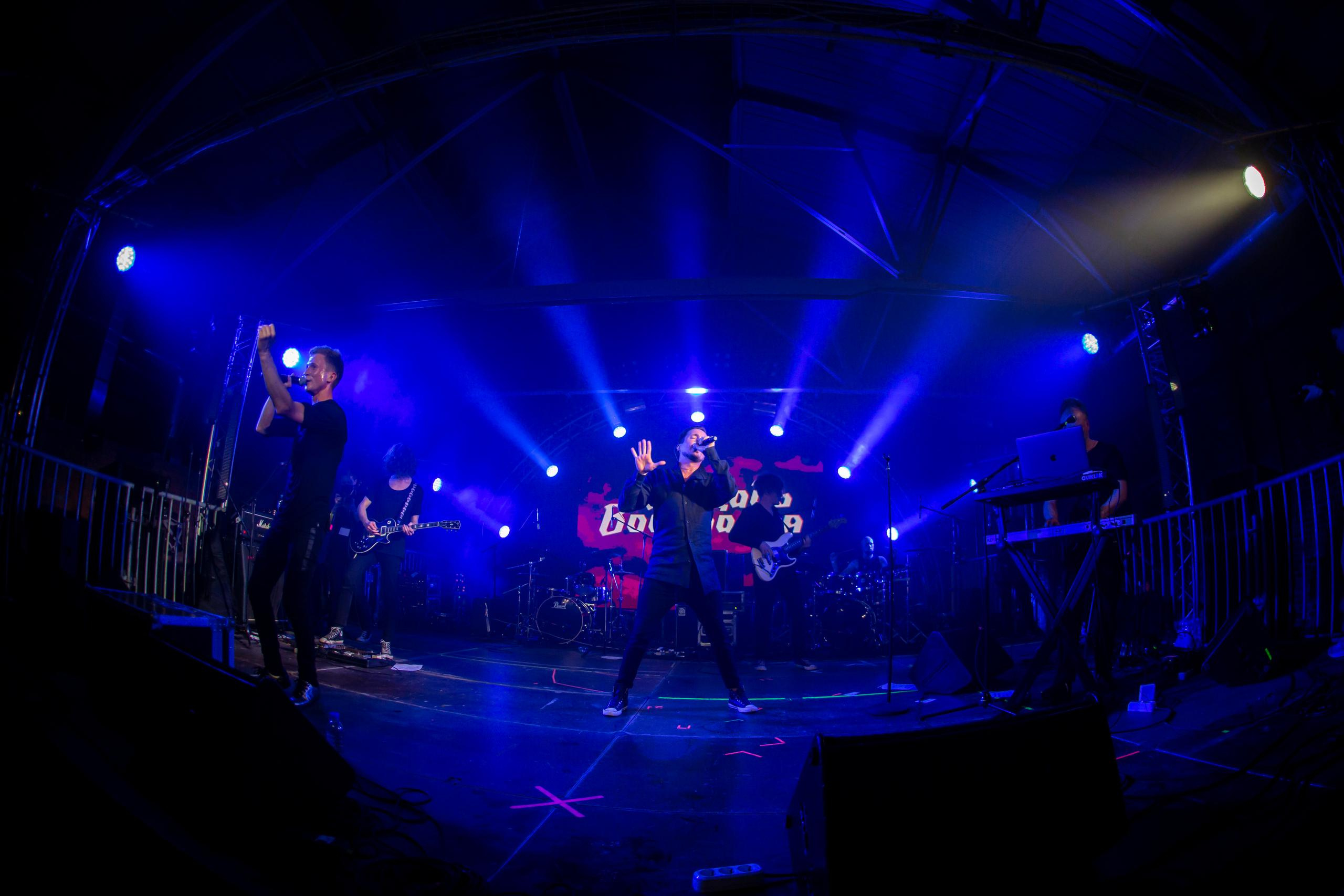 ПЛОЩАДЬ ВОССТАНИЯ (ЖИВОЙ). Фотограф Сонкина Татьяна