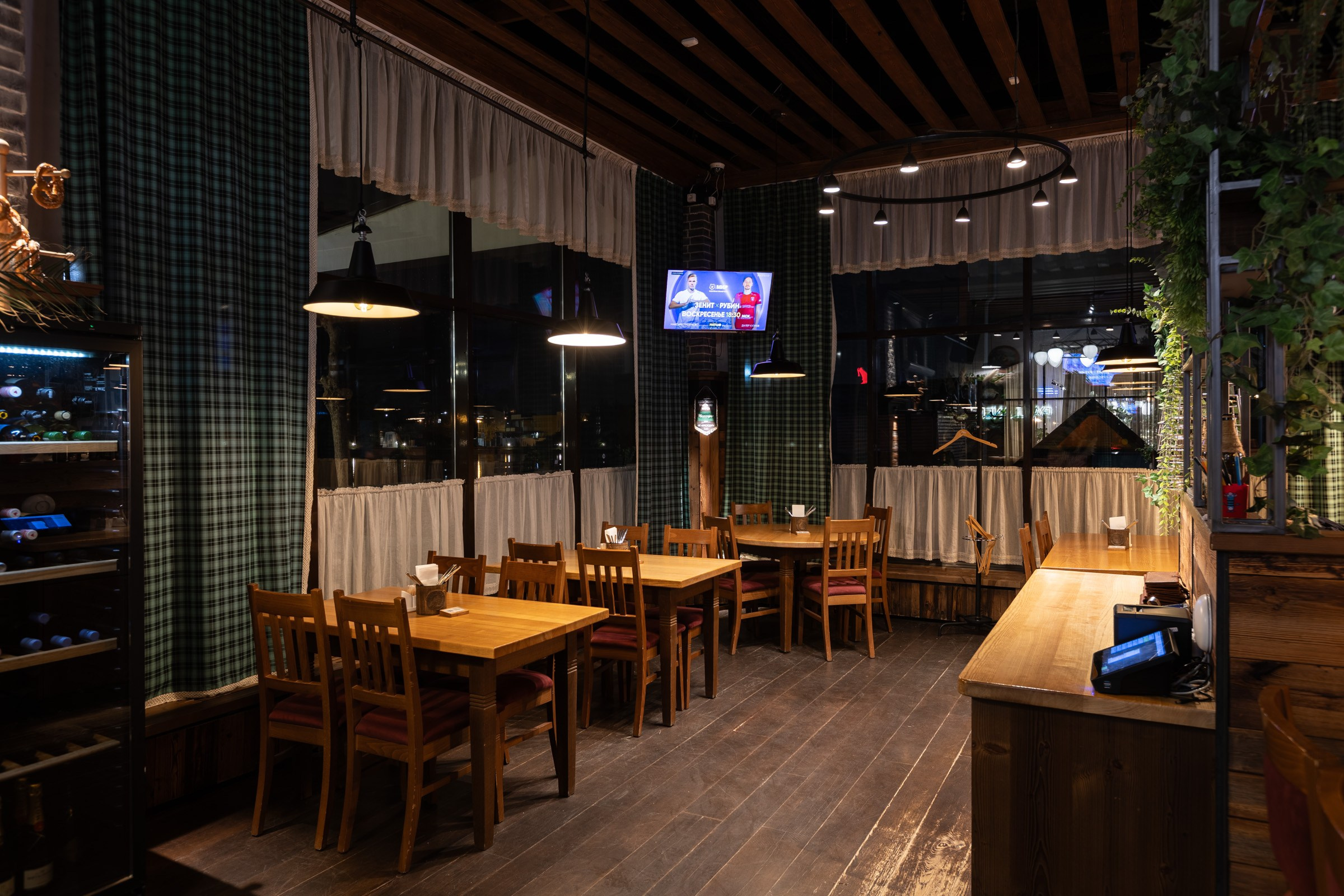 Съемка ресторана PAULANER в городе Краснодар. Архитектурный и интерьерный фотограф в Краснодаре | Дмитрий Демской