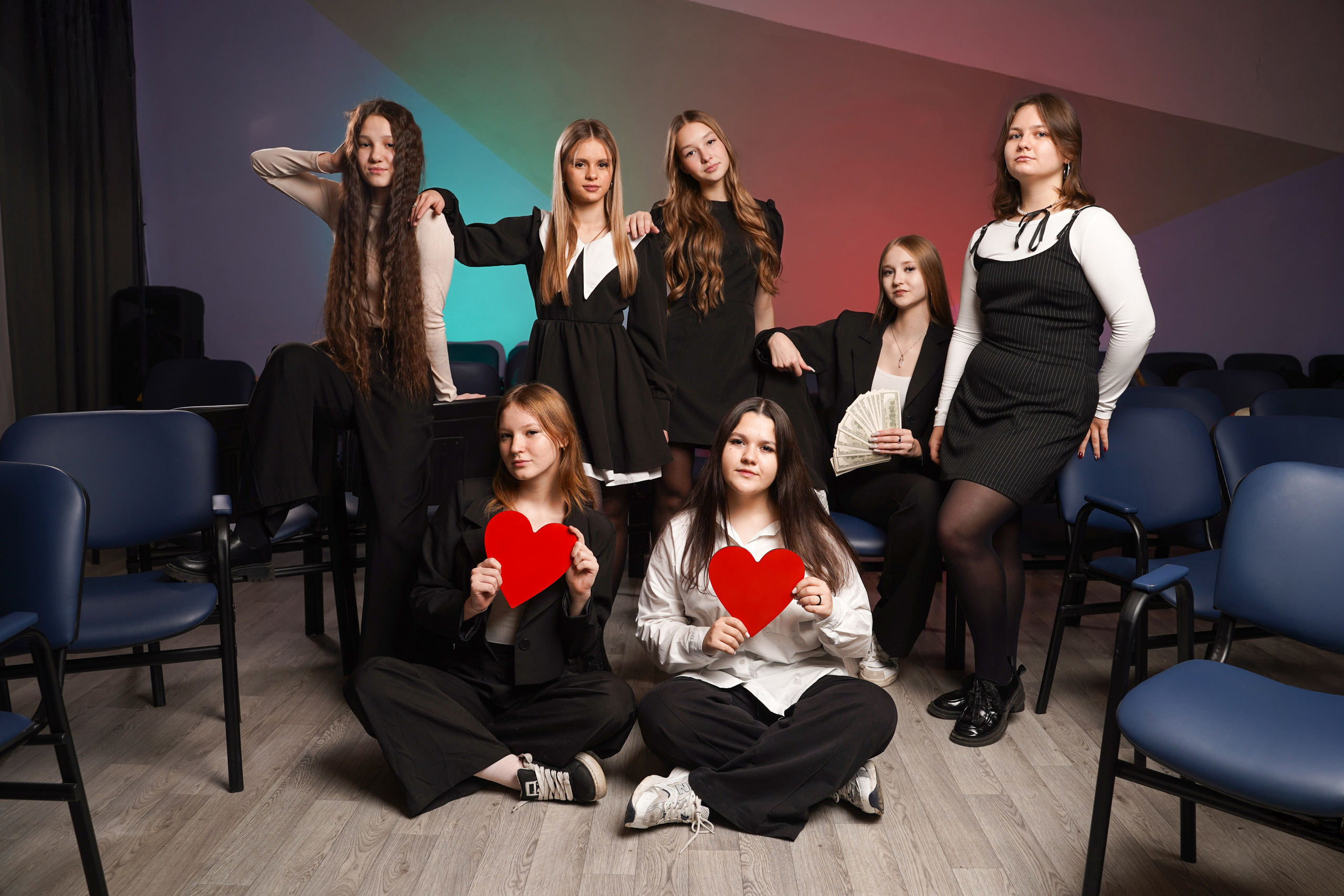 Выпускные альбомы для старшеклассников в Красноярске от AlbomKras 🎓✨. AlbomKras -выпускные альбомы Красноярска с авторским дизайном и качественной фотосъемкой! ⭐⭐⭐⭐⭐ 5.0