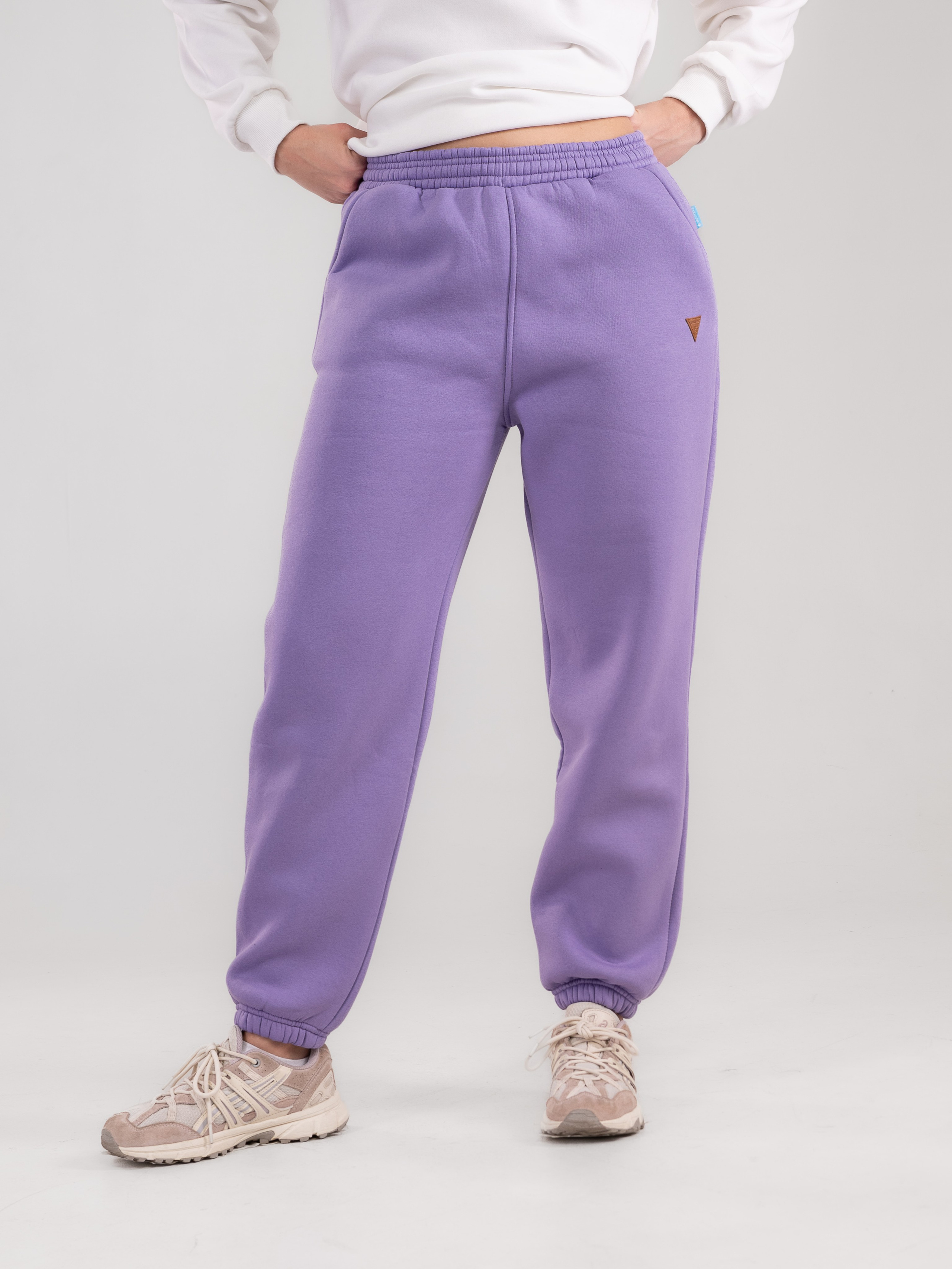 Спортивные костюмы и брюки с большой палитрой цветов!. Предметный фотограф, фото для маркетплейсов Пятигорск, КМВ