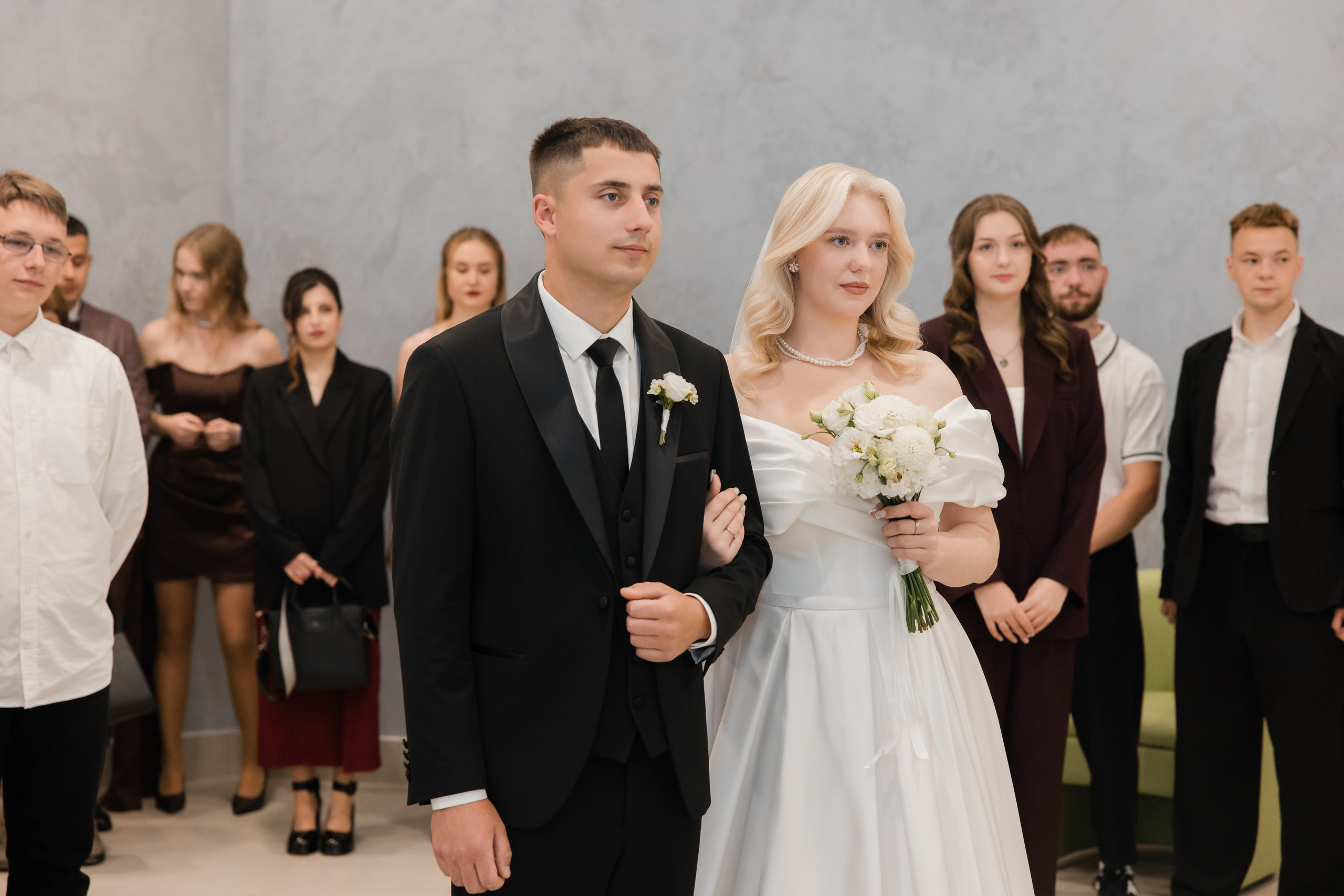 Отдел ЗАГС Администрации Первомайского района. Видеосъемка и фотосъемка свадеб. Фотограф и оператор на свадьбу. Видеосъемка подкастов, собственная видео-фотостудии. Предметная фотосъемка