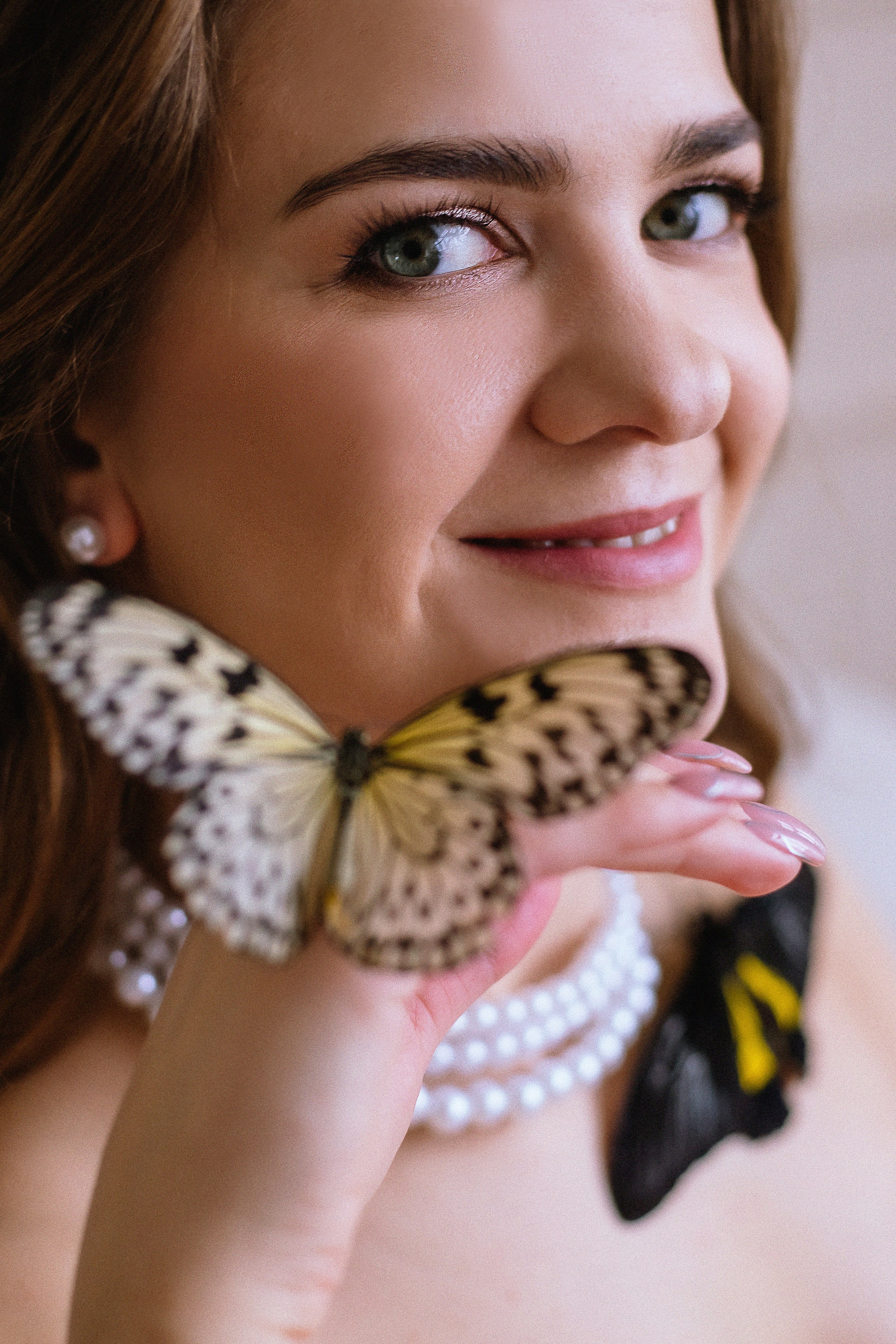 ЖЕНСКИЙ ПОРТРЕТ с бабочками. Фотограф Екатеринубрг/Верхняя Пышма