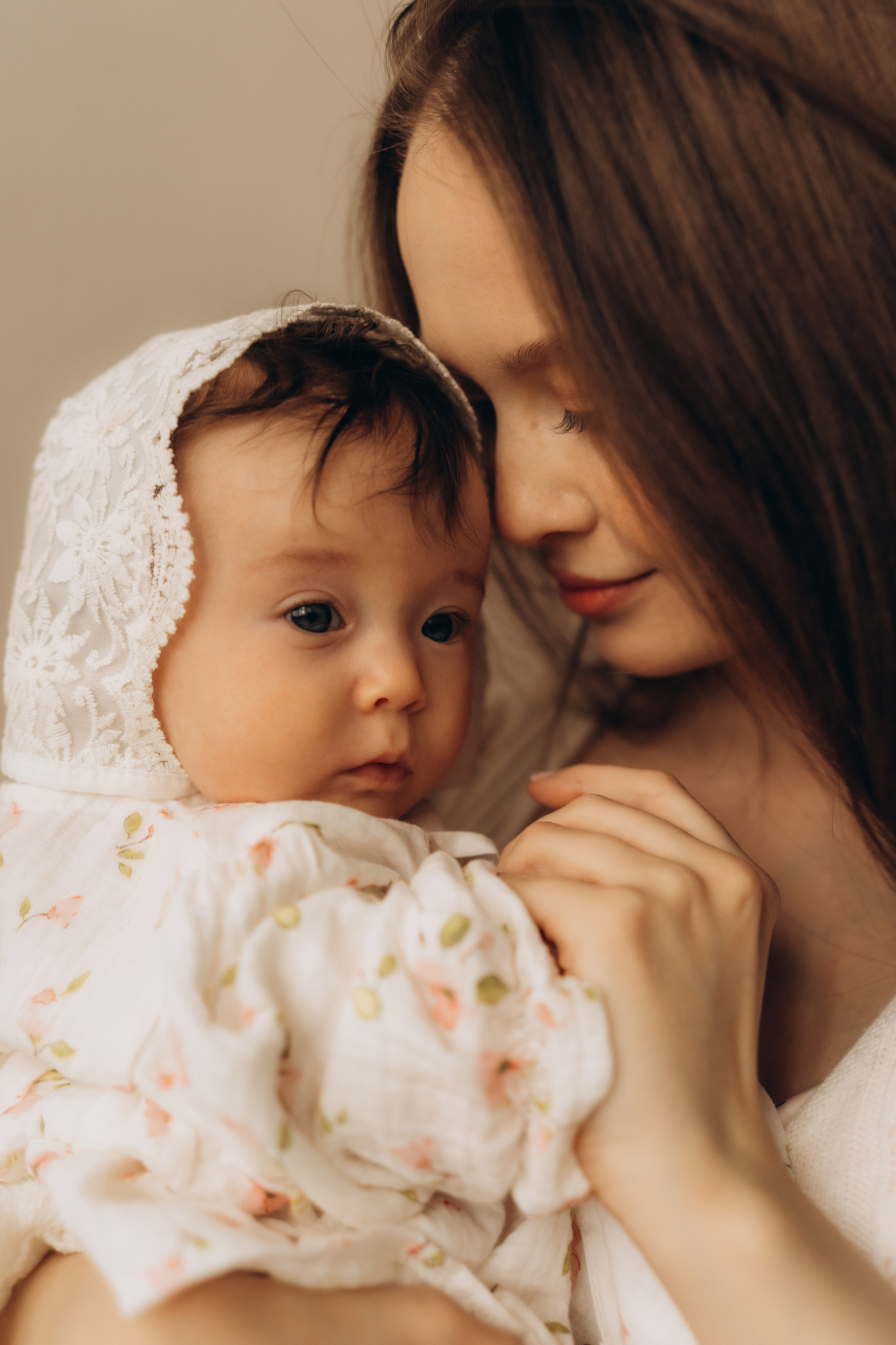 Мама с дочкой и мимозы. Семейный фотограф в Казани