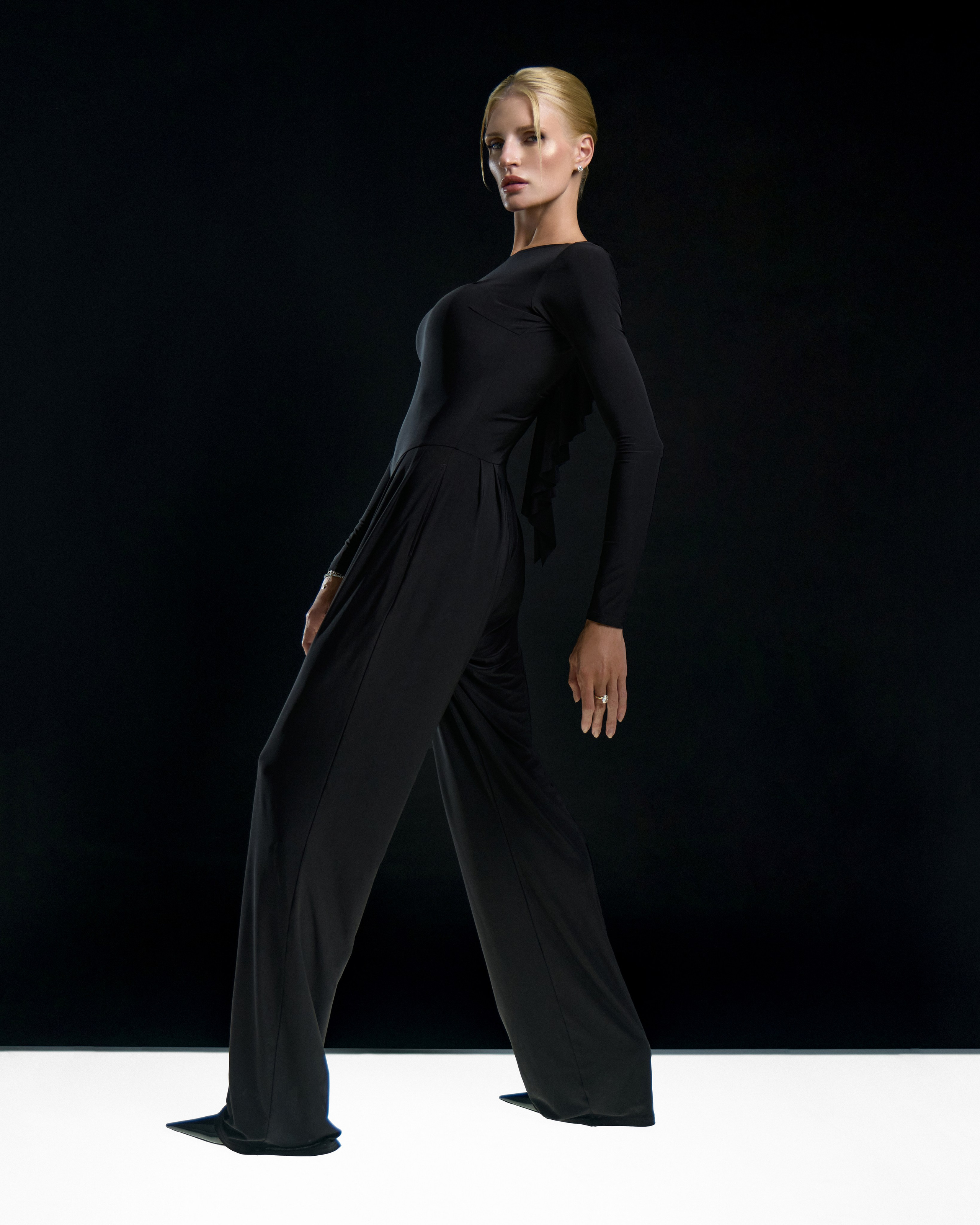 Каталожная съемка одежды для брендов под ключ в Москве