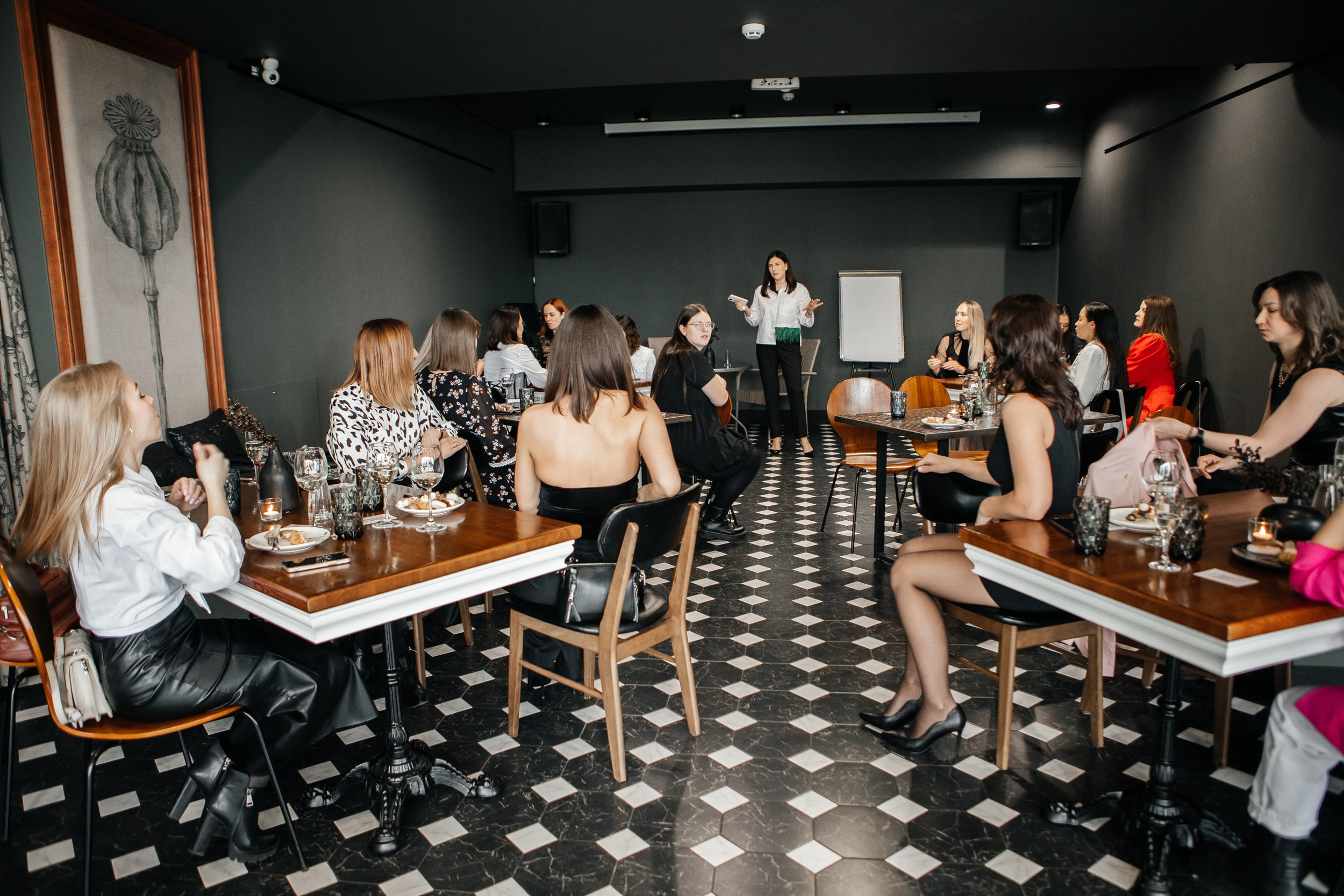 Нетворкинг Алены Климовой. Фотограф в Иркутске Анастасия Кись. Студийная фотосессия беременности в тканях Иркутск. Семейная фотосессия, ПОРТРЕТ «ПОКОЛЕНИЕ»