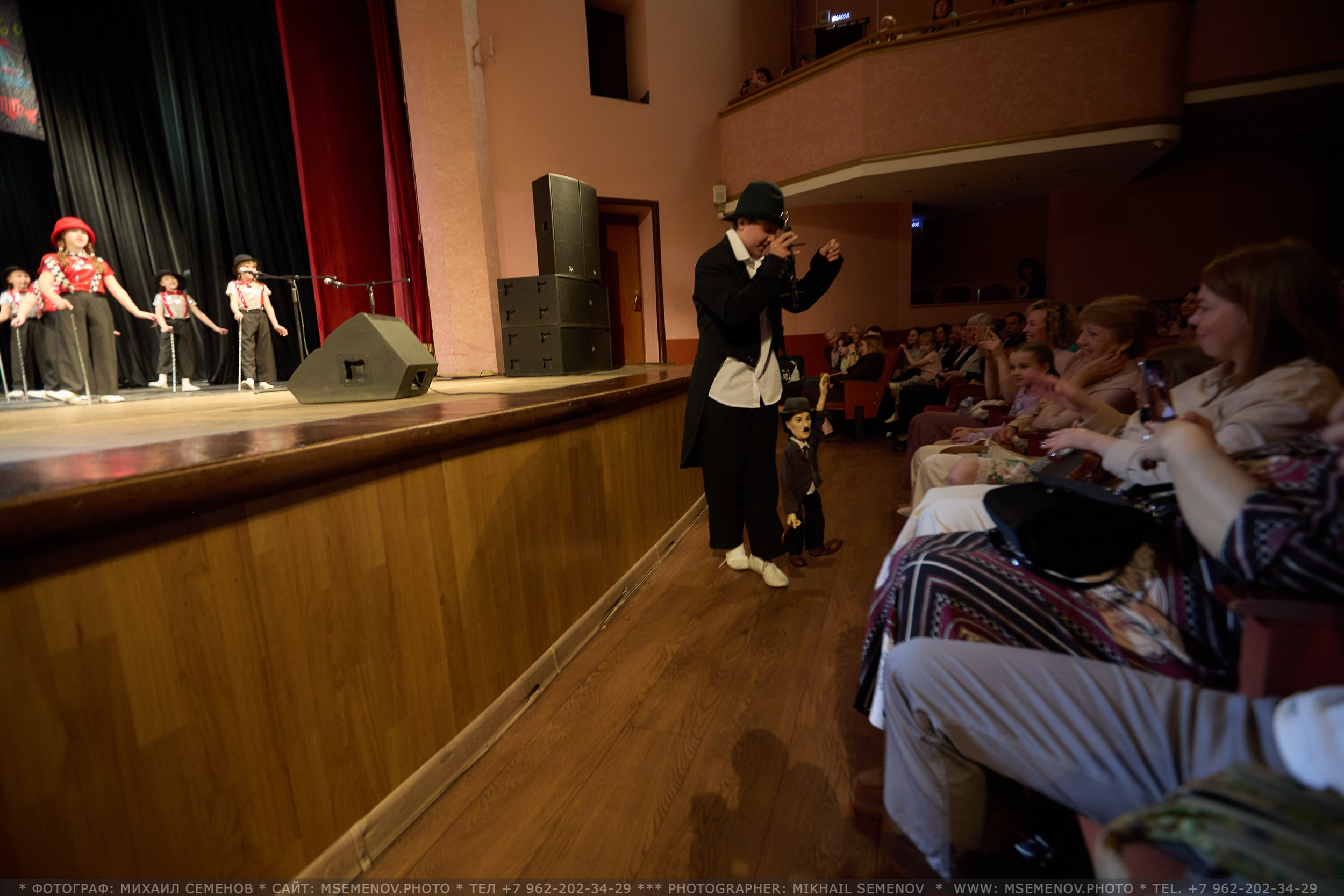 Концерт «Веселая семейка». Photographer for business Mikhail Semenov. Aqua photo studio, photo school