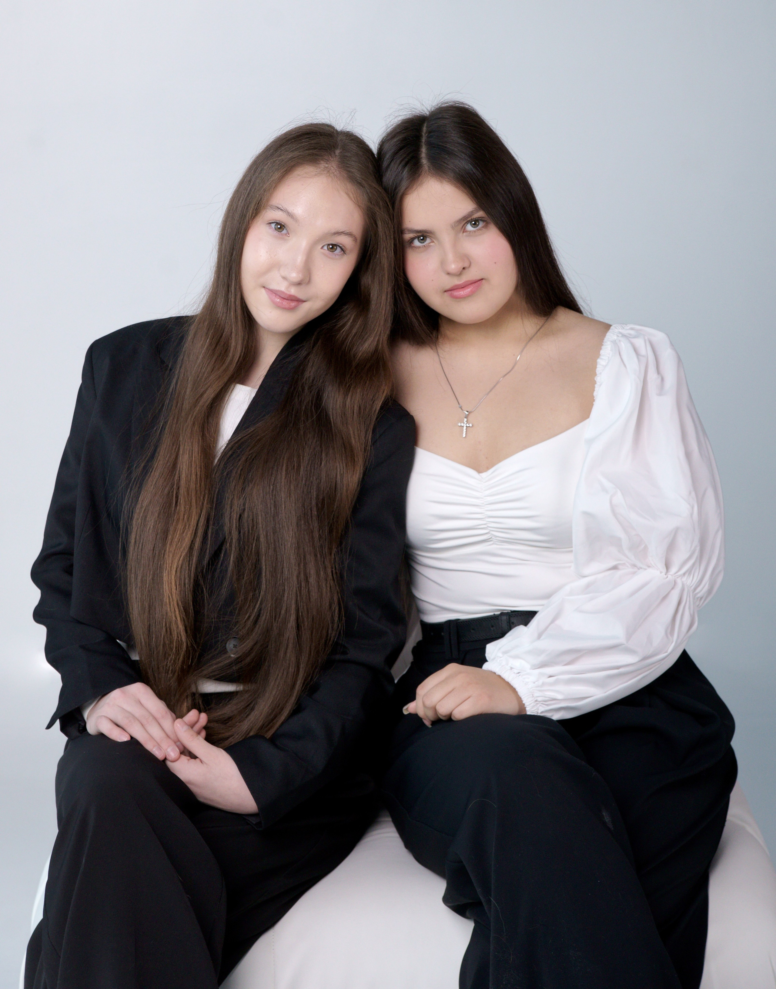 Фотосессия в студии выпускников 9 11 классов в Иркутске