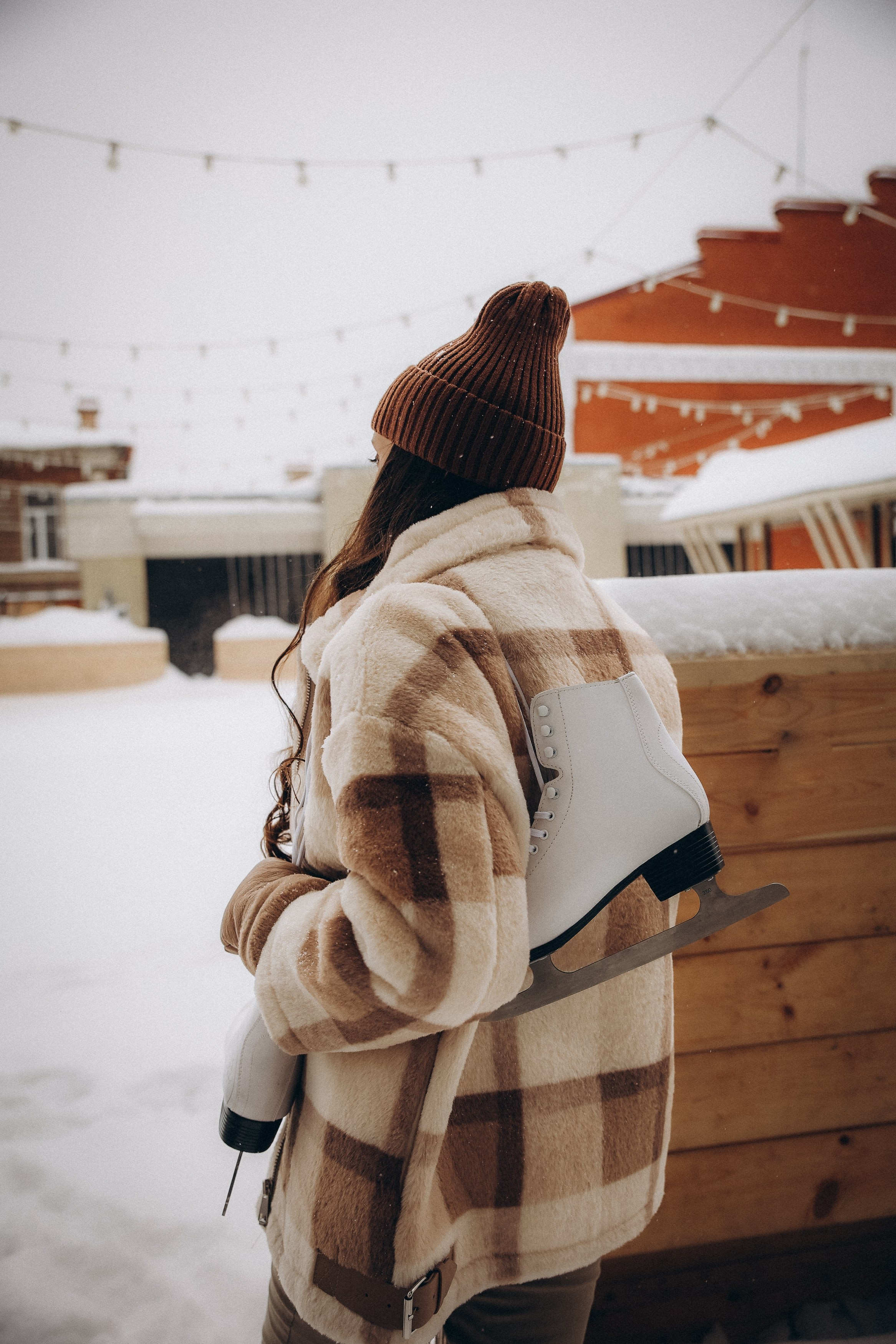 Зимняя фотосессия на катке фотосессия на коньках. Фотограф Владимир Москва