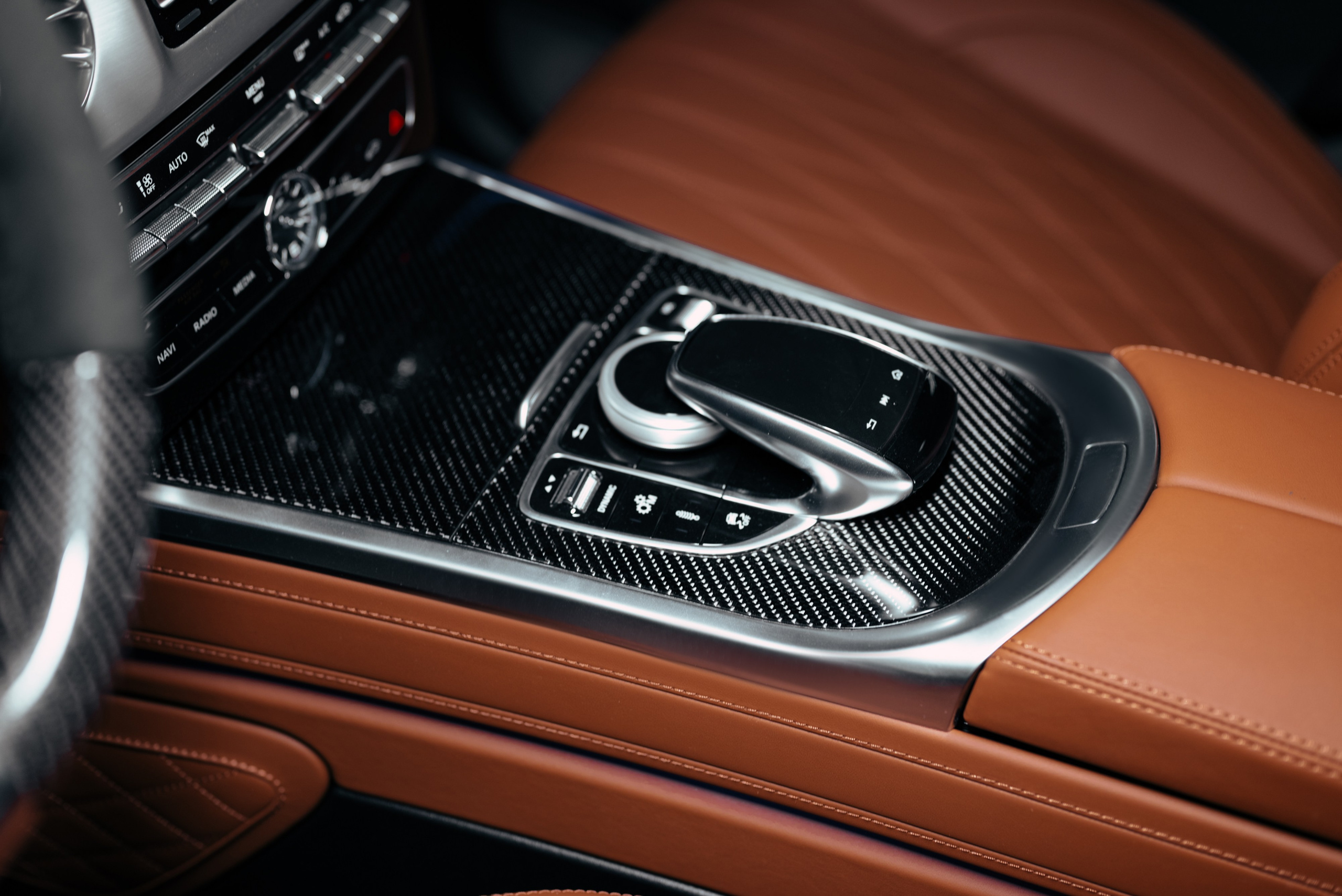 Mercedes G63 Gold. DeLorein