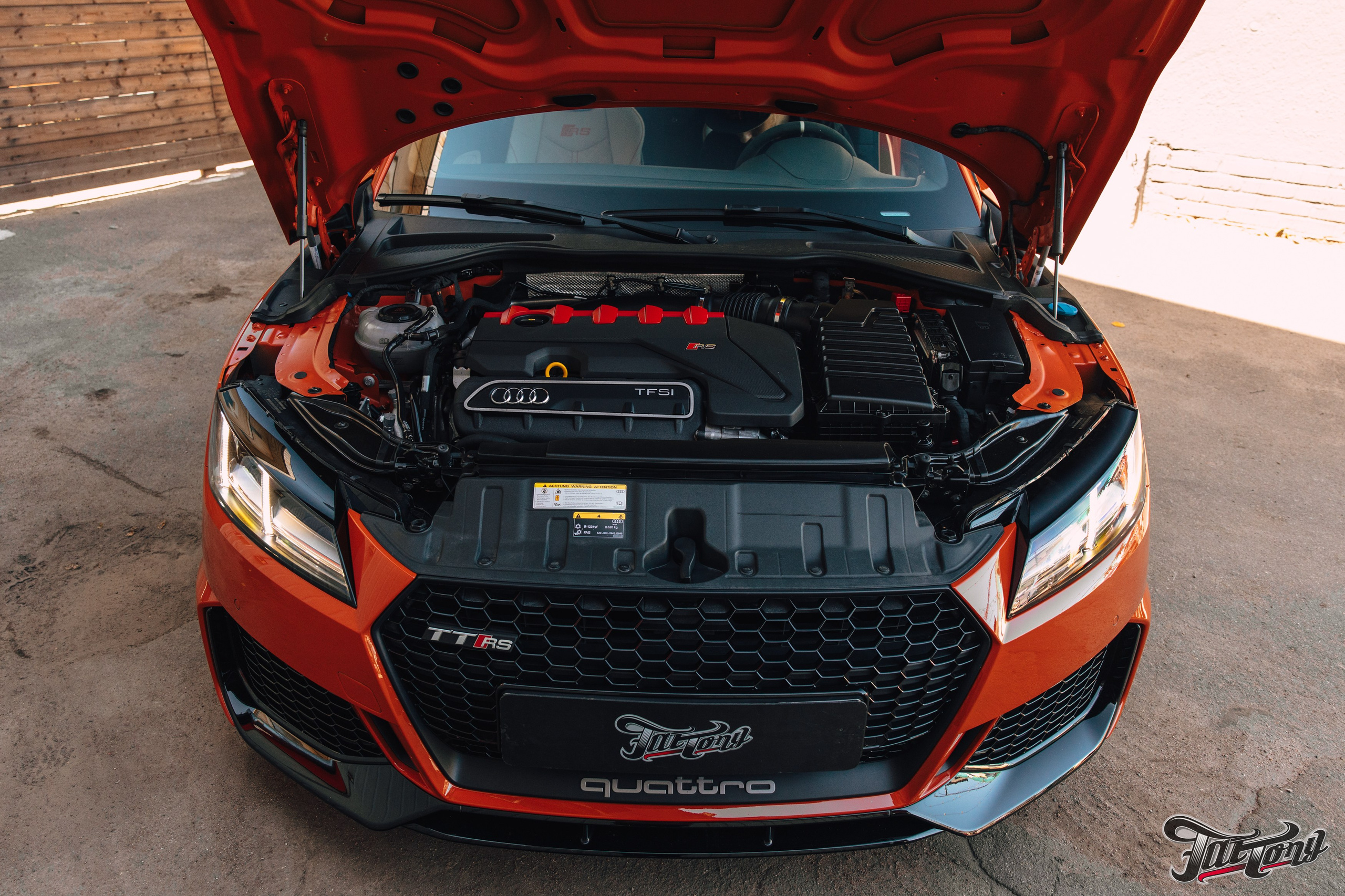Audi TT мойка подвески, подкапотки и оклейка в прозрачный полиуретан. DeLorein