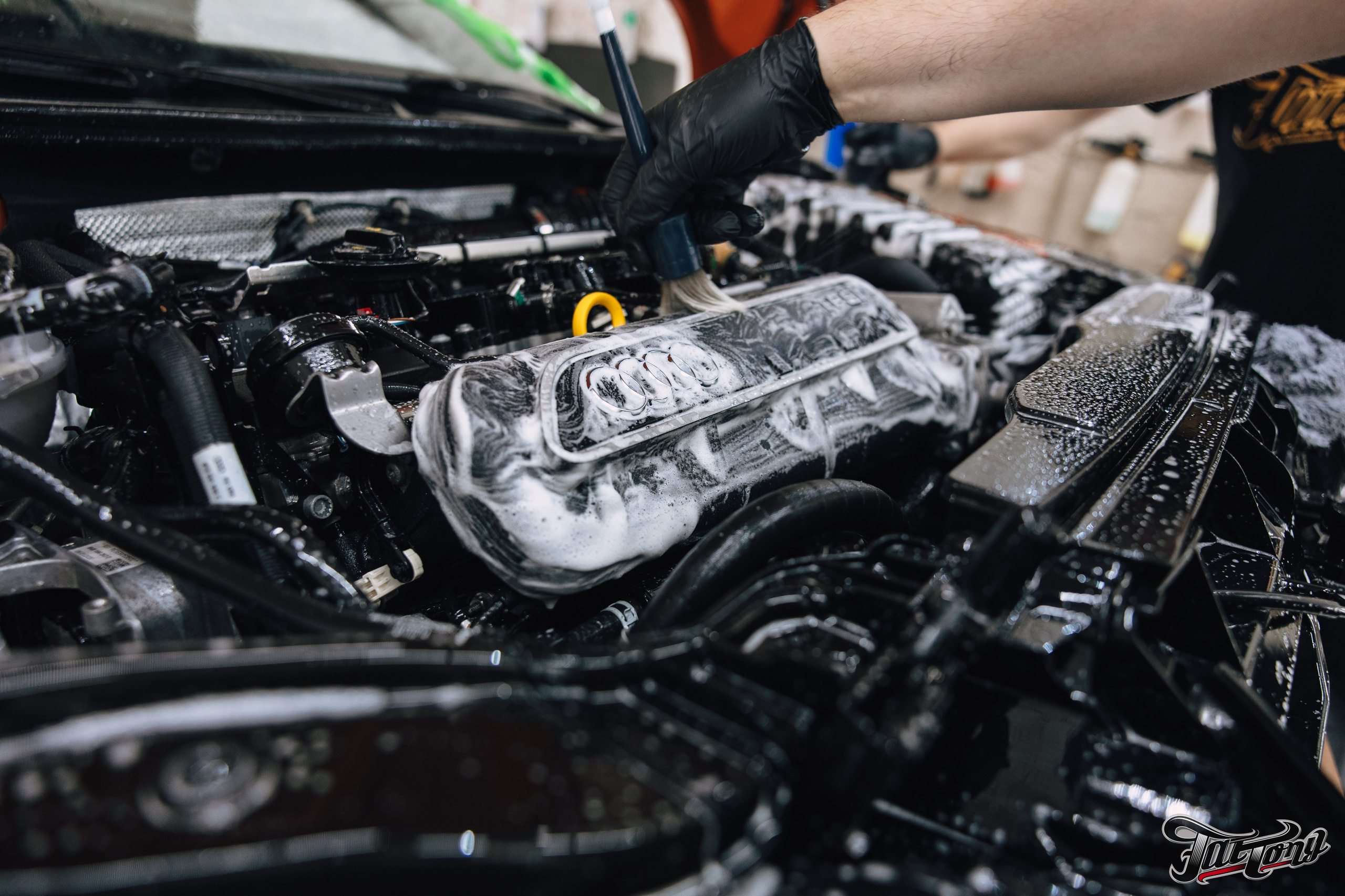 Audi TT мойка подвески, подкапотки и оклейка в прозрачный полиуретан. DeLorein