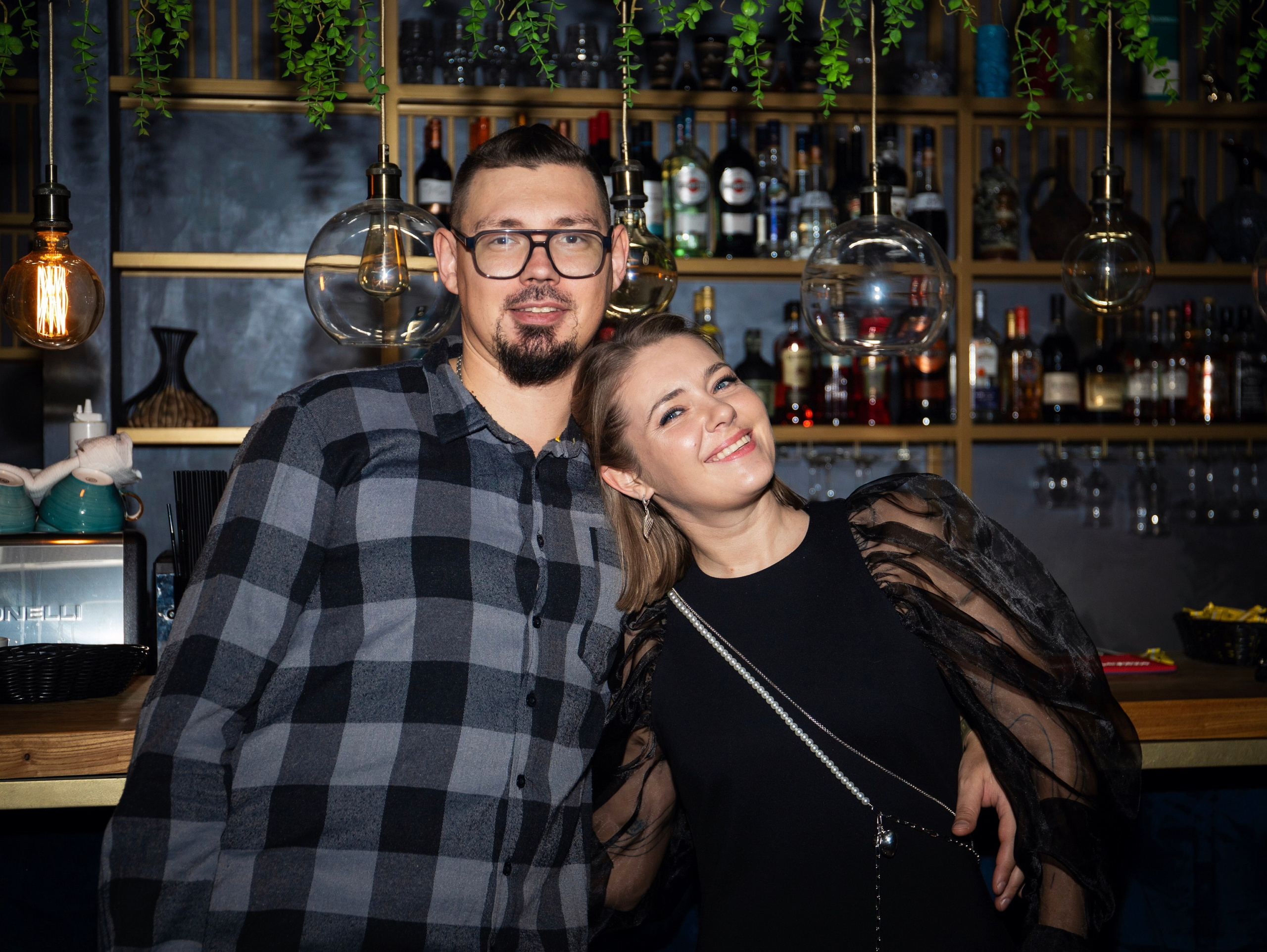 Репортажка из кальян-бара. Свадебный и семейный фотограф в Москве Мила Широких