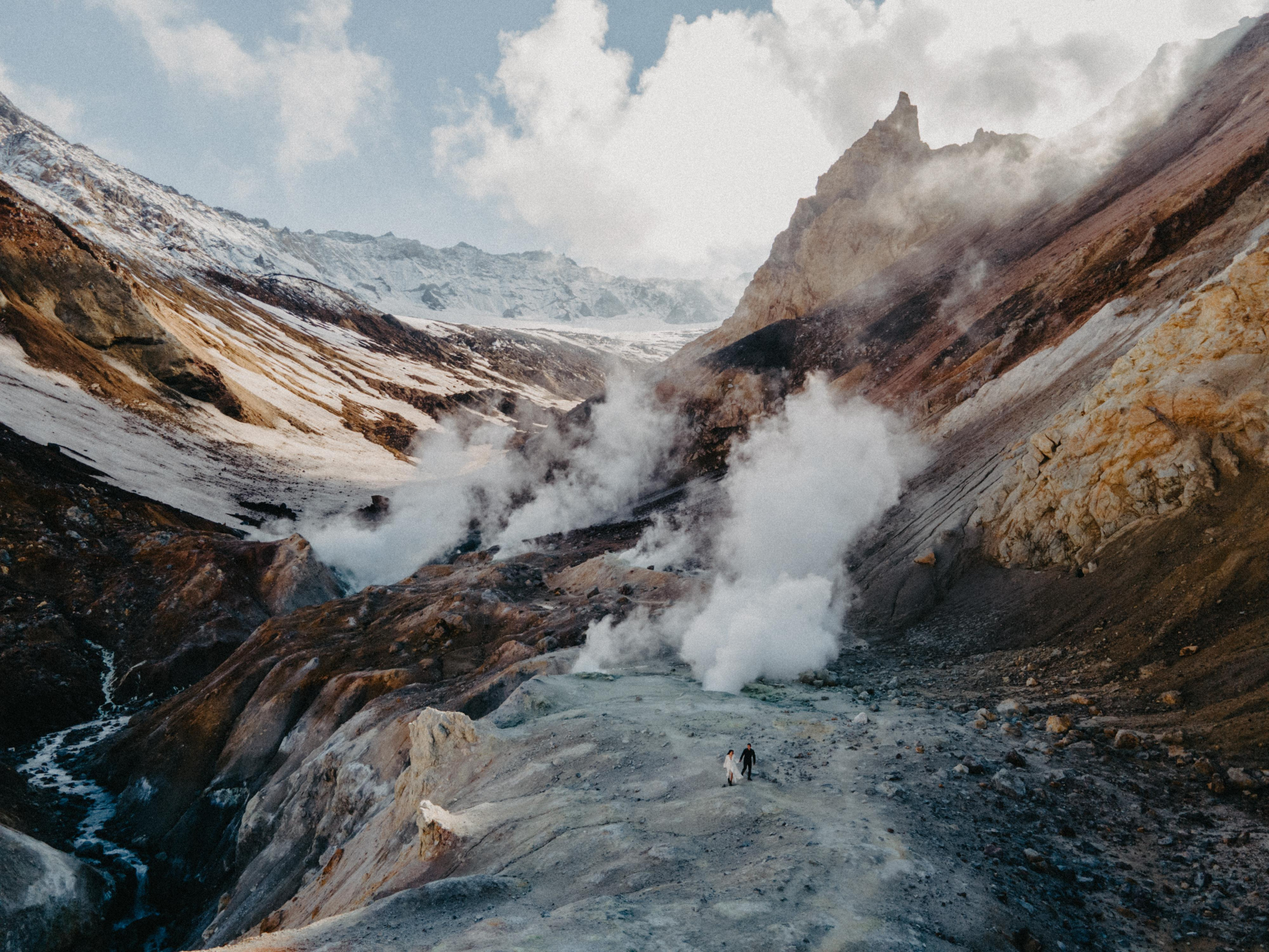 Мутновский вулкан. Федор и Ольга. Свадебное фото и видео на Камчатке. Туристические маршруты