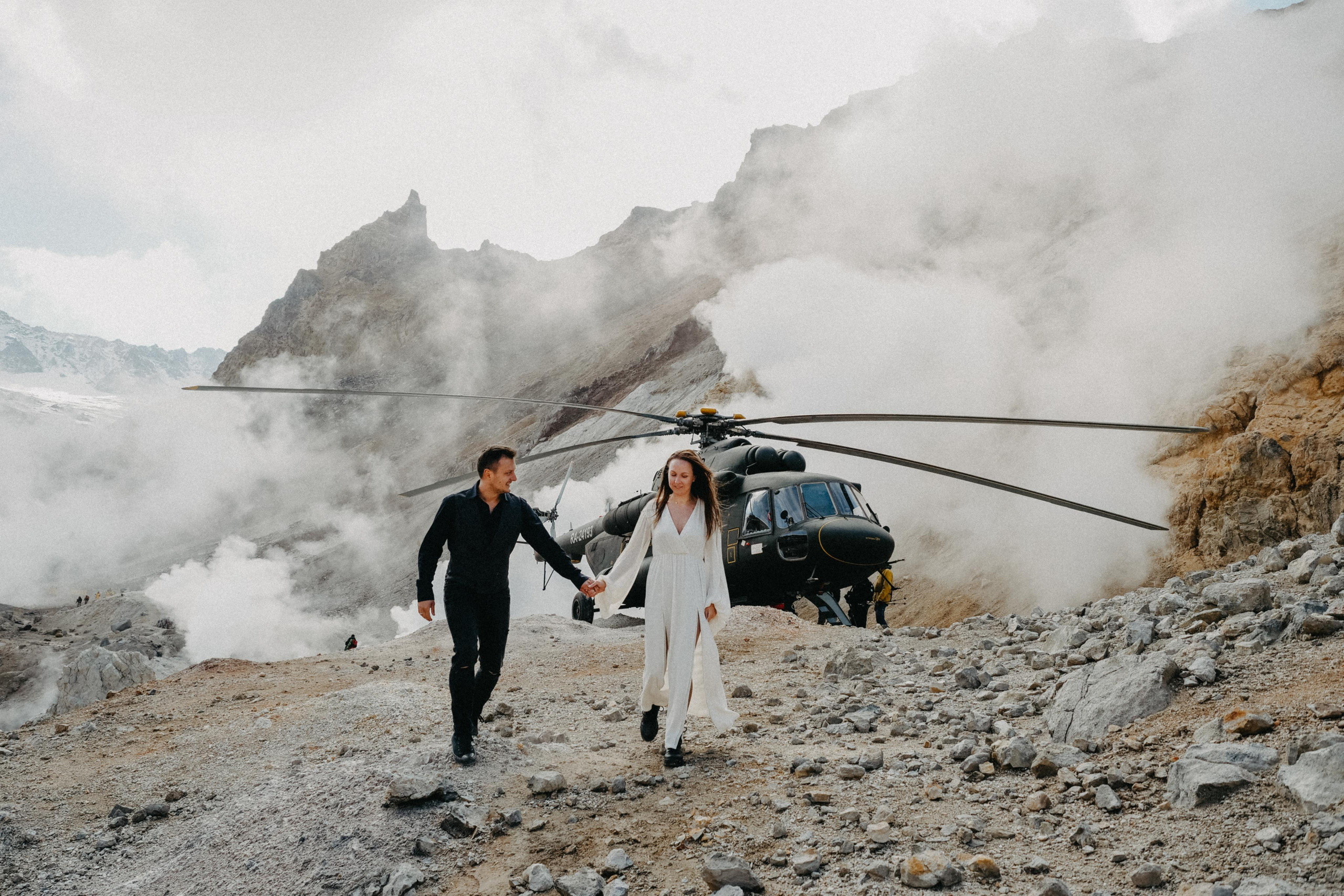 Мутновский вулкан. Федор и Ольга. Свадебное фото и видео на Камчатке. Туристические маршруты