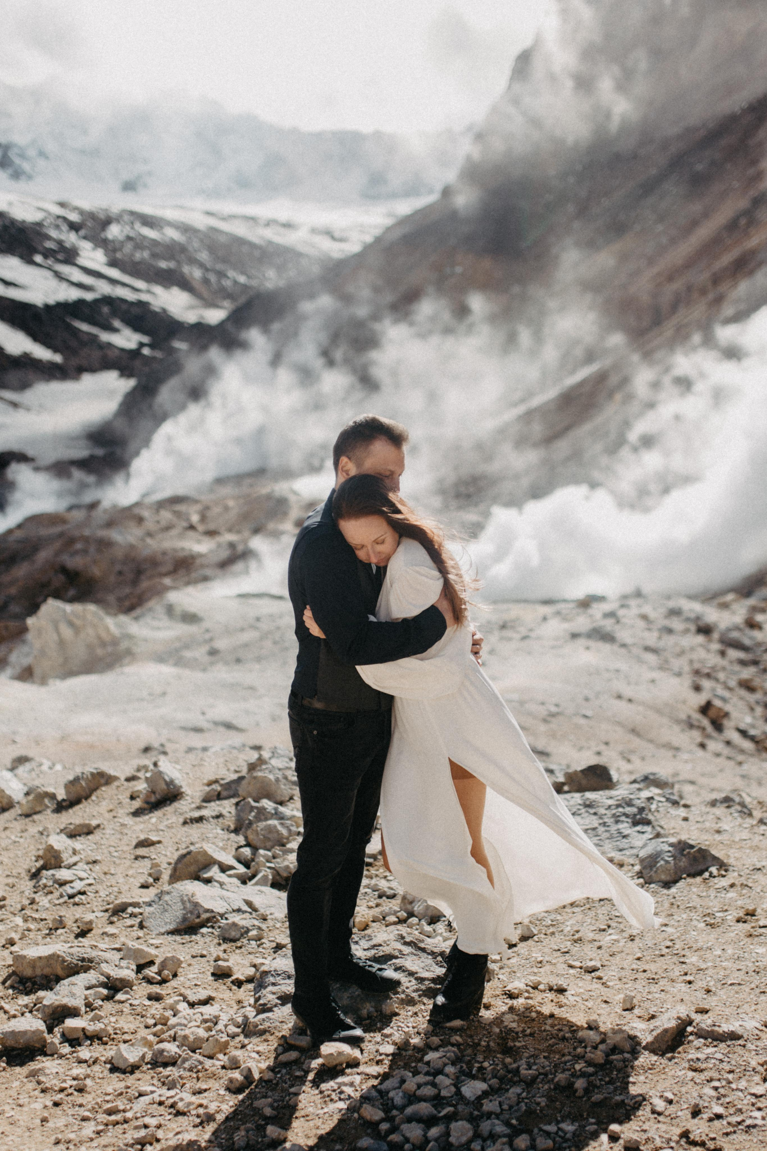 Мутновский вулкан. Федор и Ольга. Свадебное фото и видео на Камчатке. Туристические маршруты