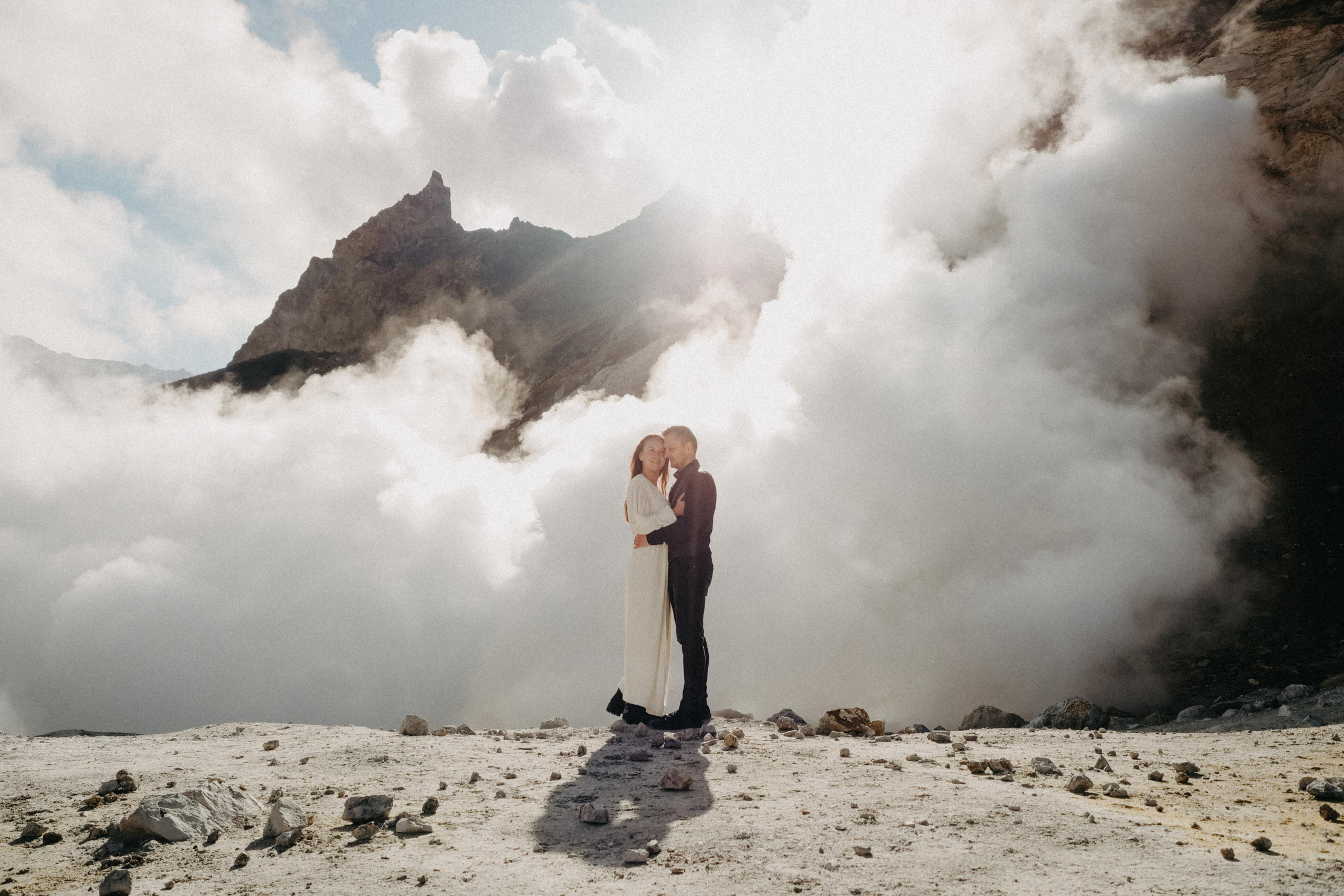 Мутновский вулкан. Федор и Ольга. Свадебное фото и видео на Камчатке. Туристические маршруты