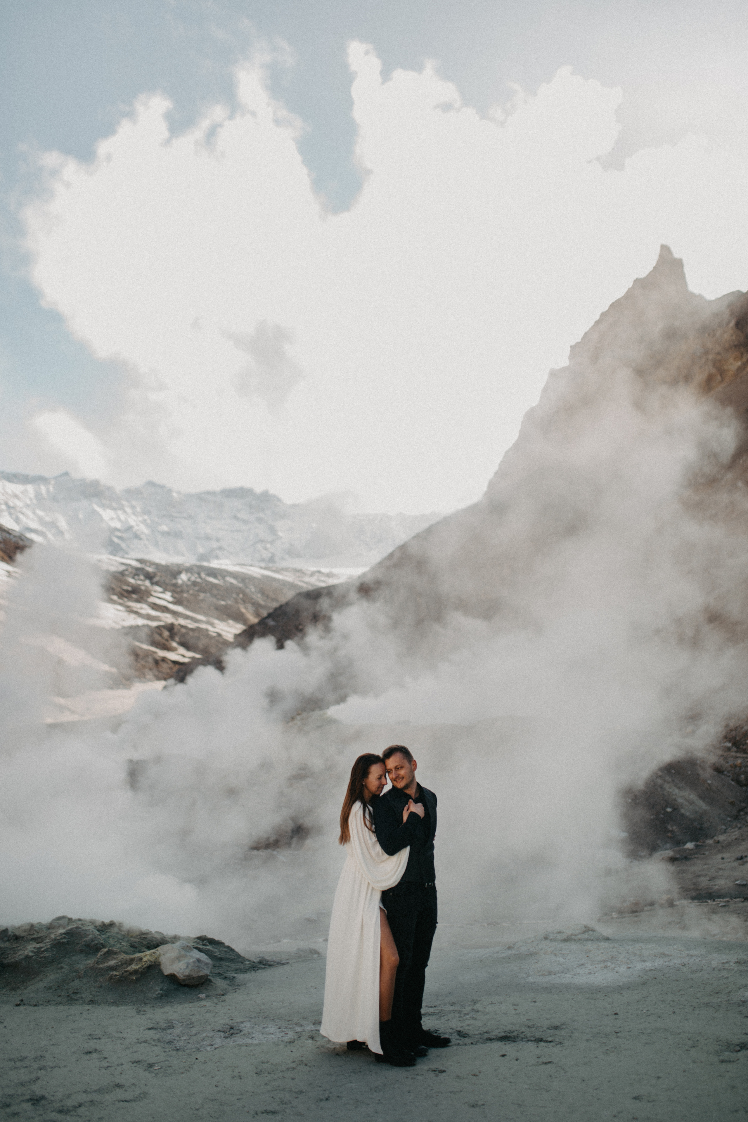 Мутновский вулкан. Федор и Ольга. Свадебное фото и видео на Камчатке. Туристические маршруты
