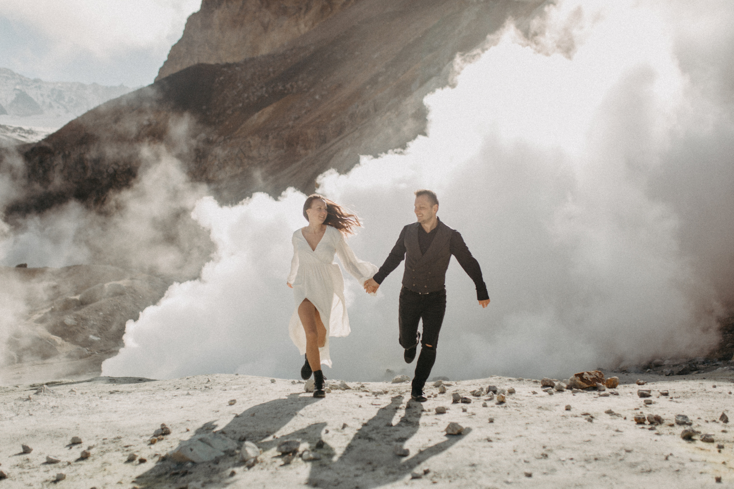 Мутновский вулкан. Федор и Ольга. Свадебное фото и видео на Камчатке. Туристические маршруты