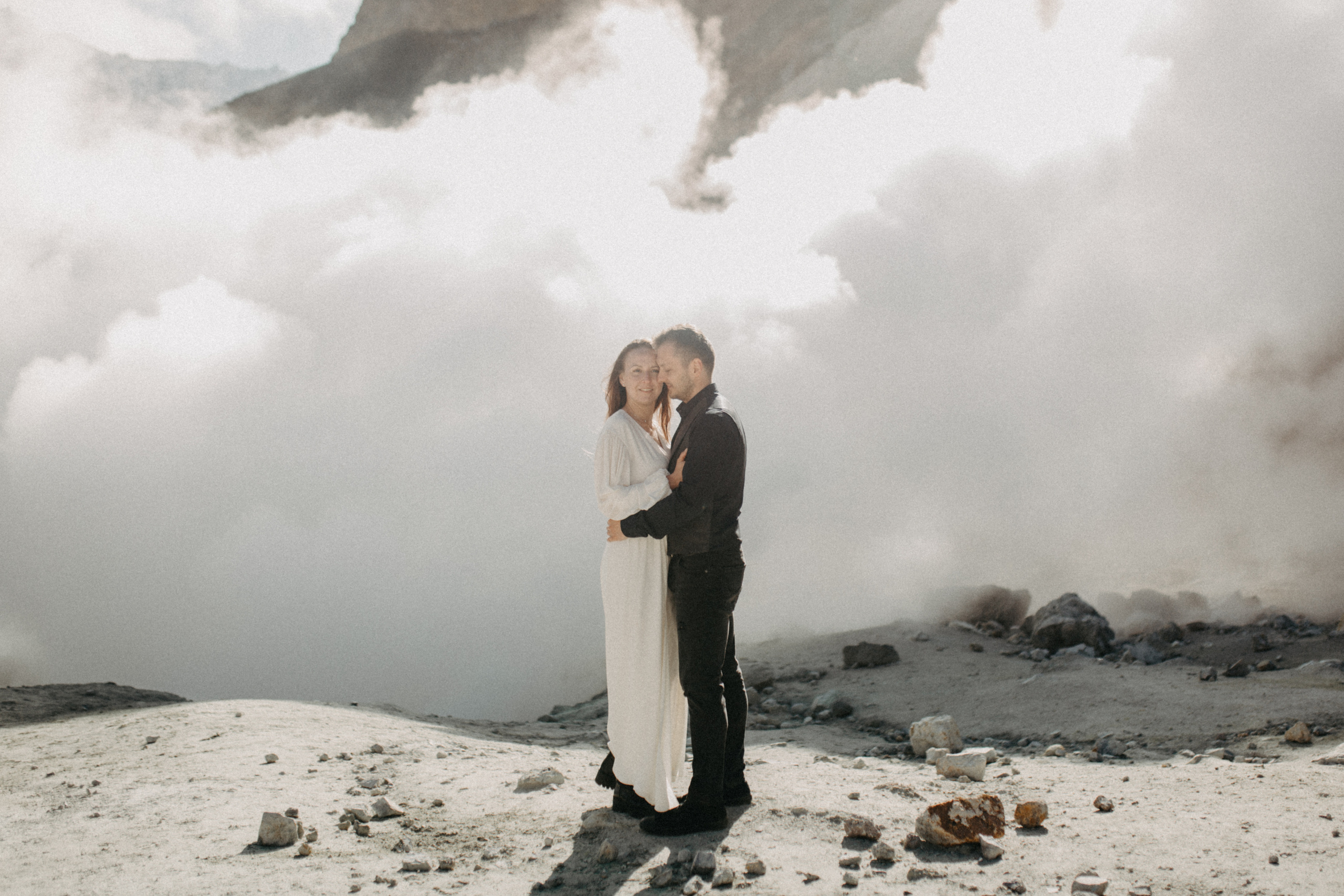 Мутновский вулкан. Федор и Ольга. Свадебное фото и видео на Камчатке. Туристические маршруты