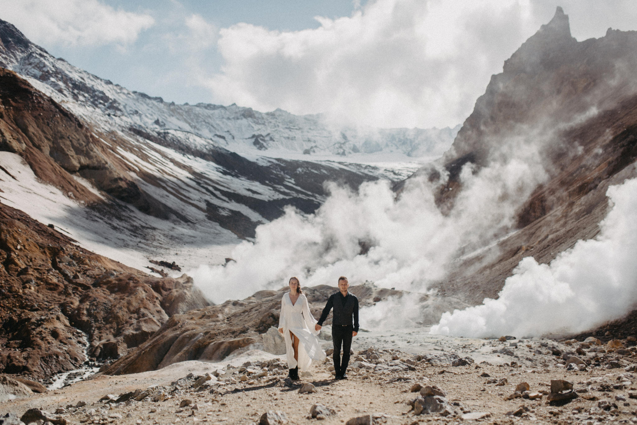 Мутновский вулкан. Федор и Ольга. Свадебное фото и видео на Камчатке. Туристические маршруты