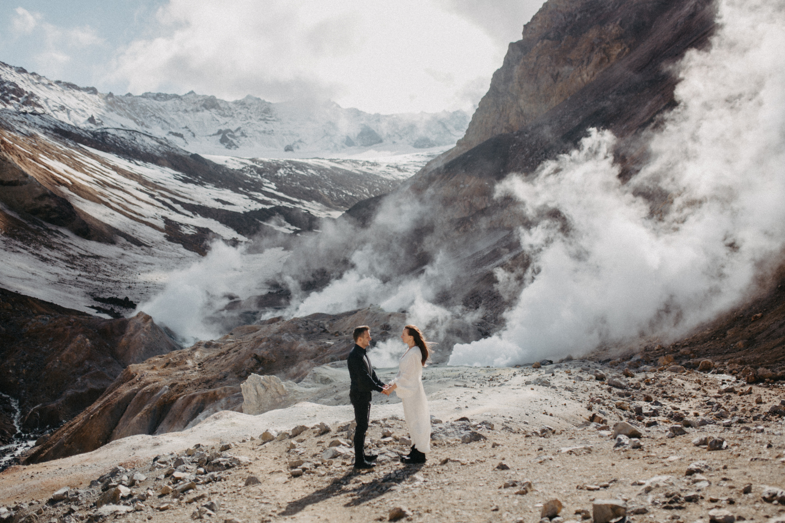 Мутновский вулкан. Федор и Ольга. Свадебное фото и видео на Камчатке. Туристические маршруты