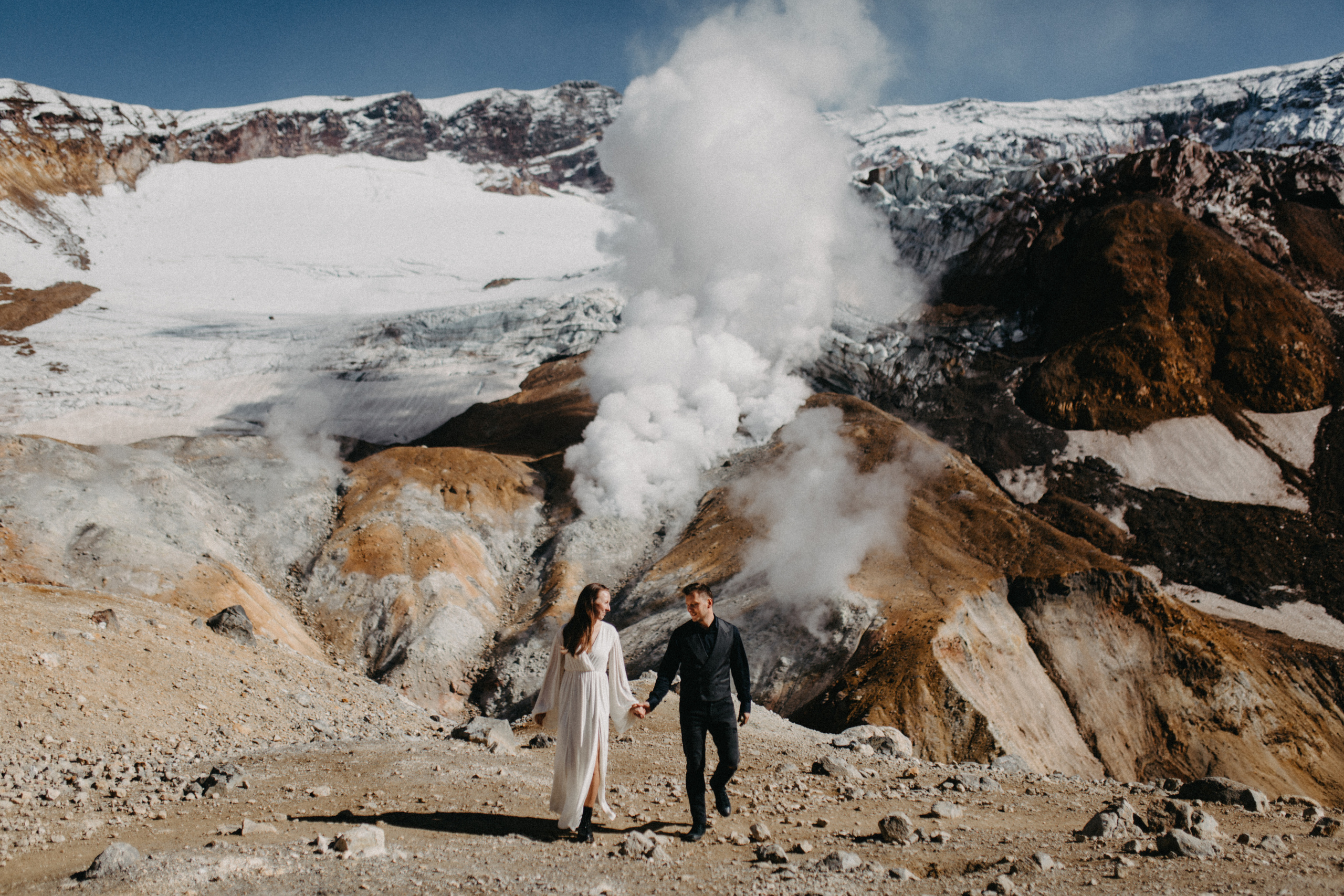 Мутновский вулкан. Федор и Ольга. Свадебное фото и видео на Камчатке. Туристические маршруты