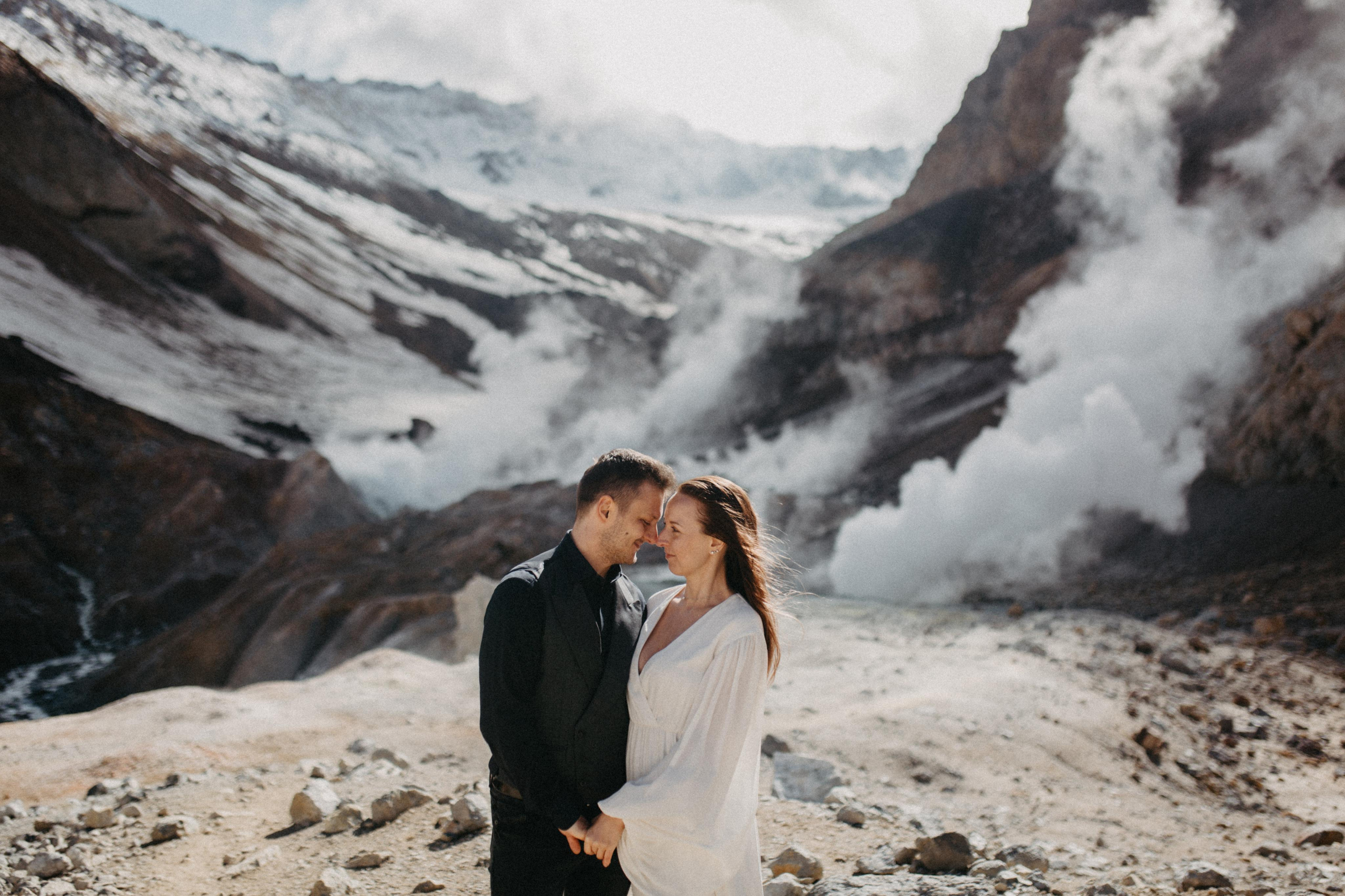 Мутновский вулкан. Федор и Ольга. Свадебное фото и видео на Камчатке. Туристические маршруты