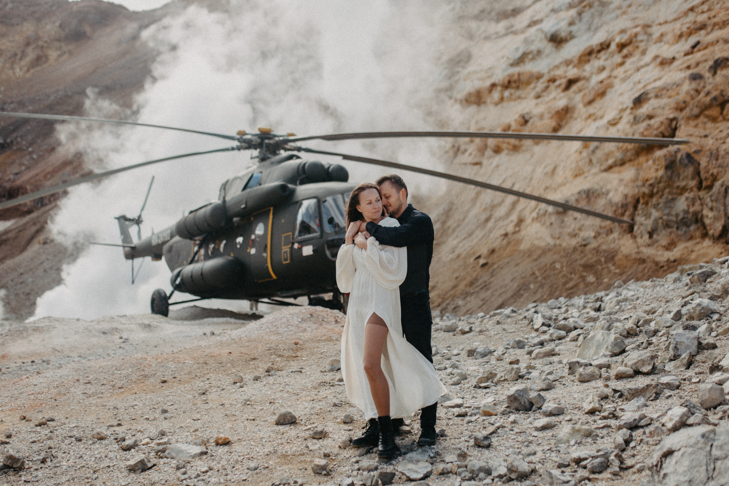 Мутновский вулкан. Федор и Ольга. Свадебное фото и видео на Камчатке. Туристические маршруты