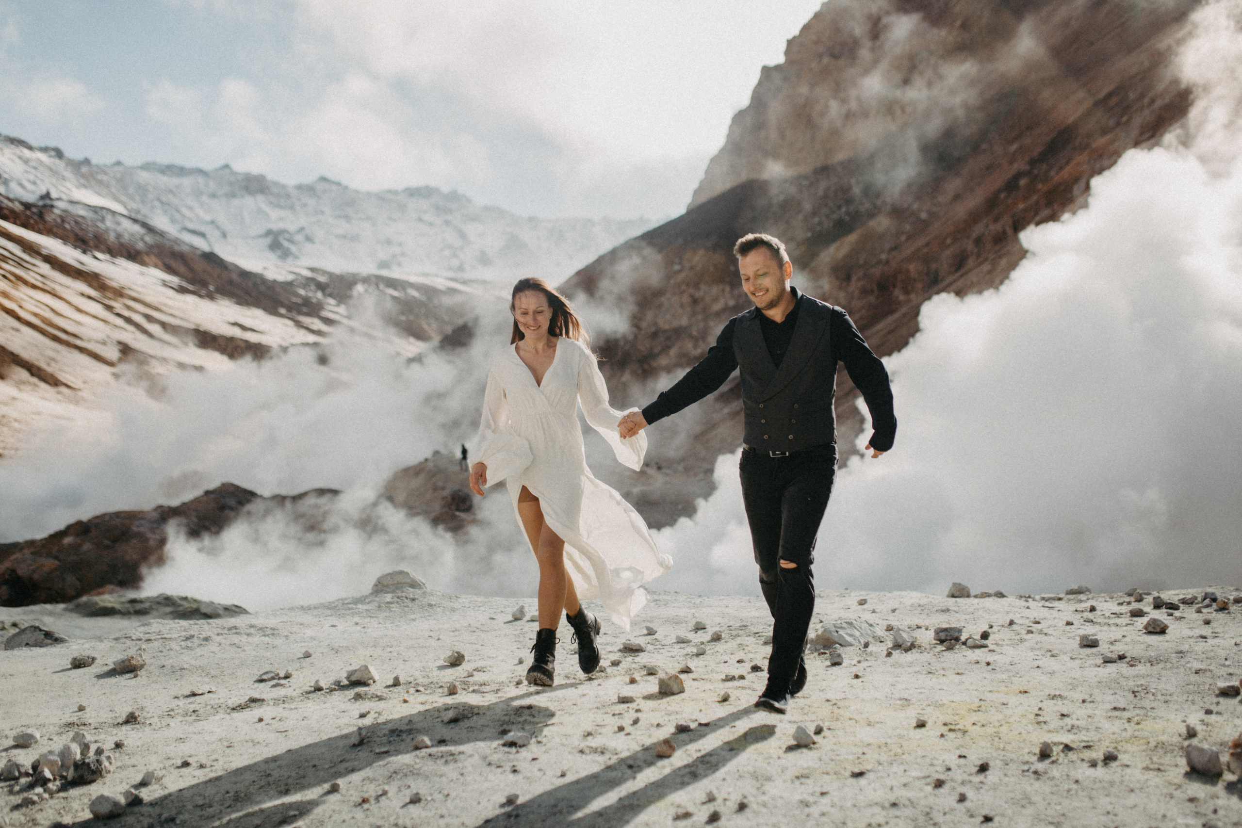 Мутновский вулкан. Федор и Ольга. Свадебное фото и видео на Камчатке. Туристические маршруты