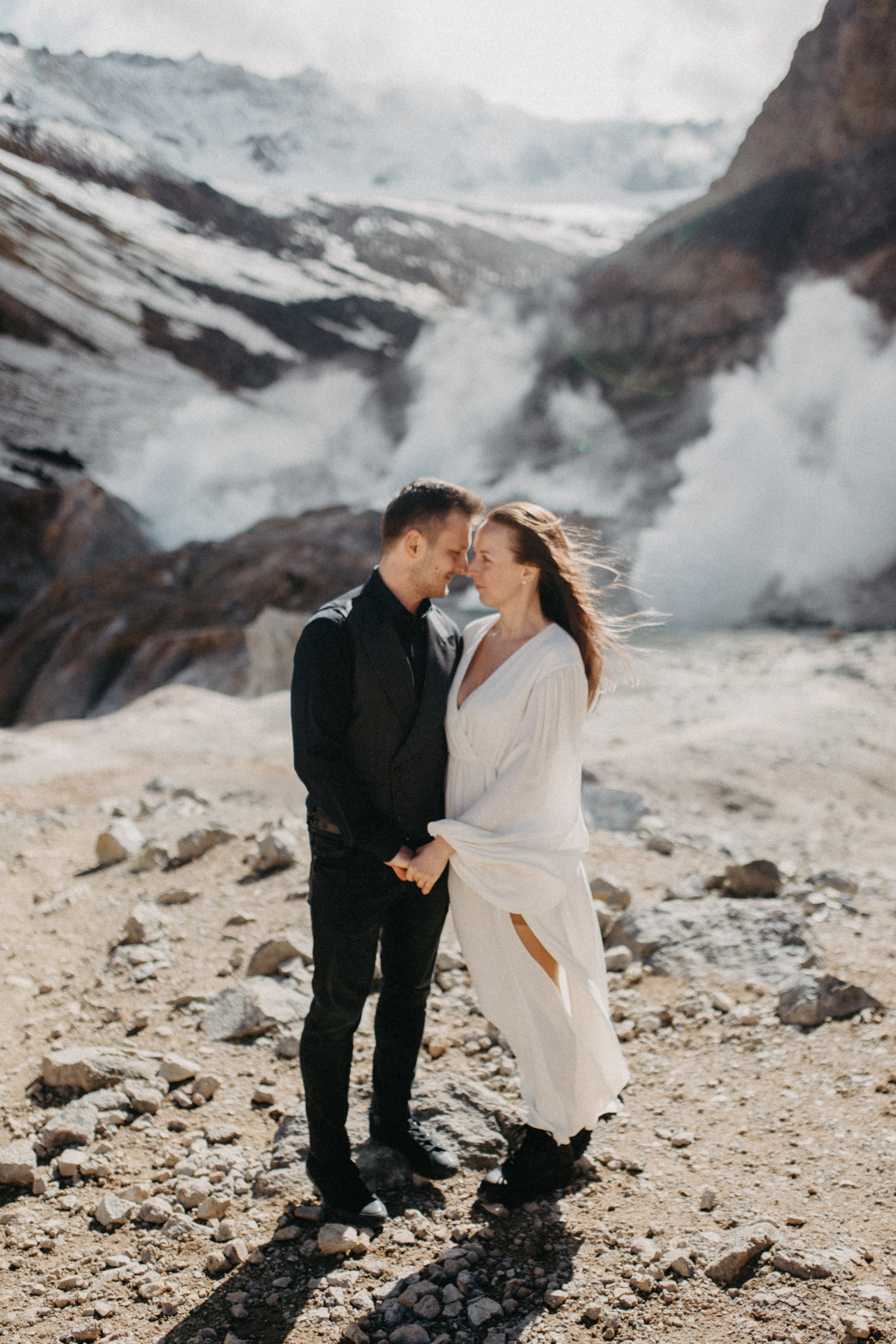 Мутновский вулкан. Федор и Ольга. Свадебное фото и видео на Камчатке. Туристические маршруты