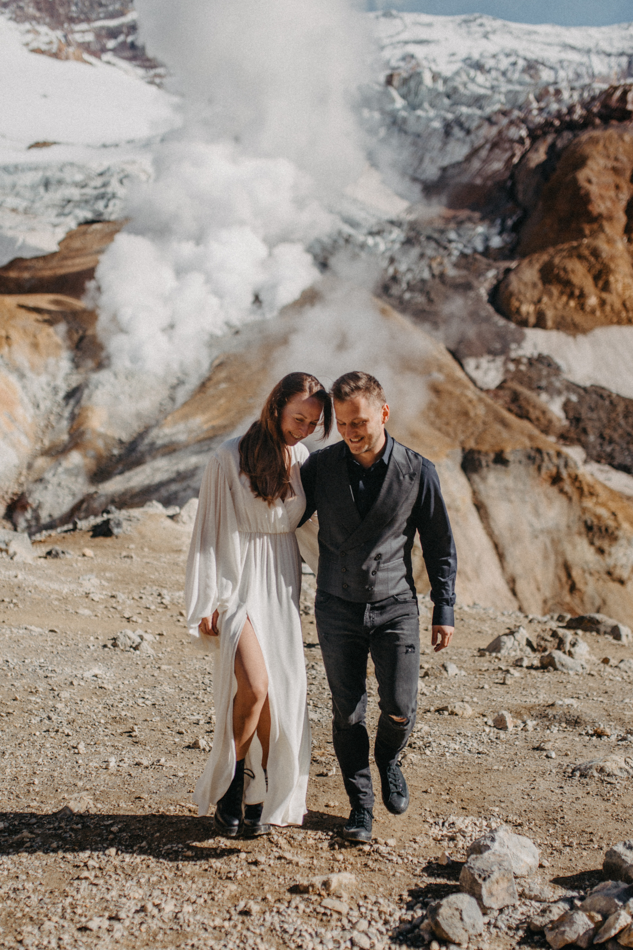 Мутновский вулкан. Федор и Ольга. Свадебное фото и видео на Камчатке. Туристические маршруты