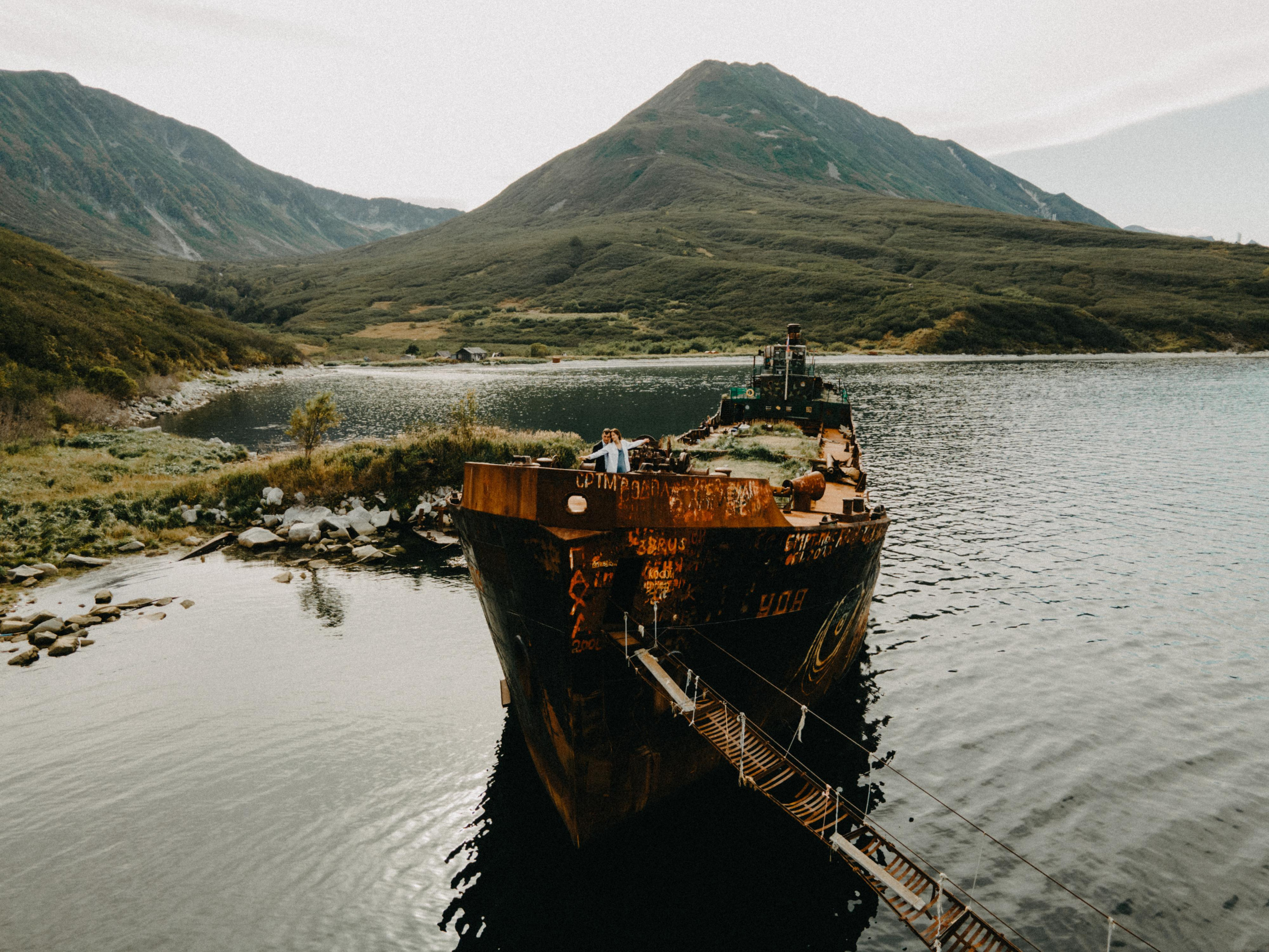 Николай и Марьям. Бухта Русская. Свадебное фото и видео на Камчатке. Туристические маршруты