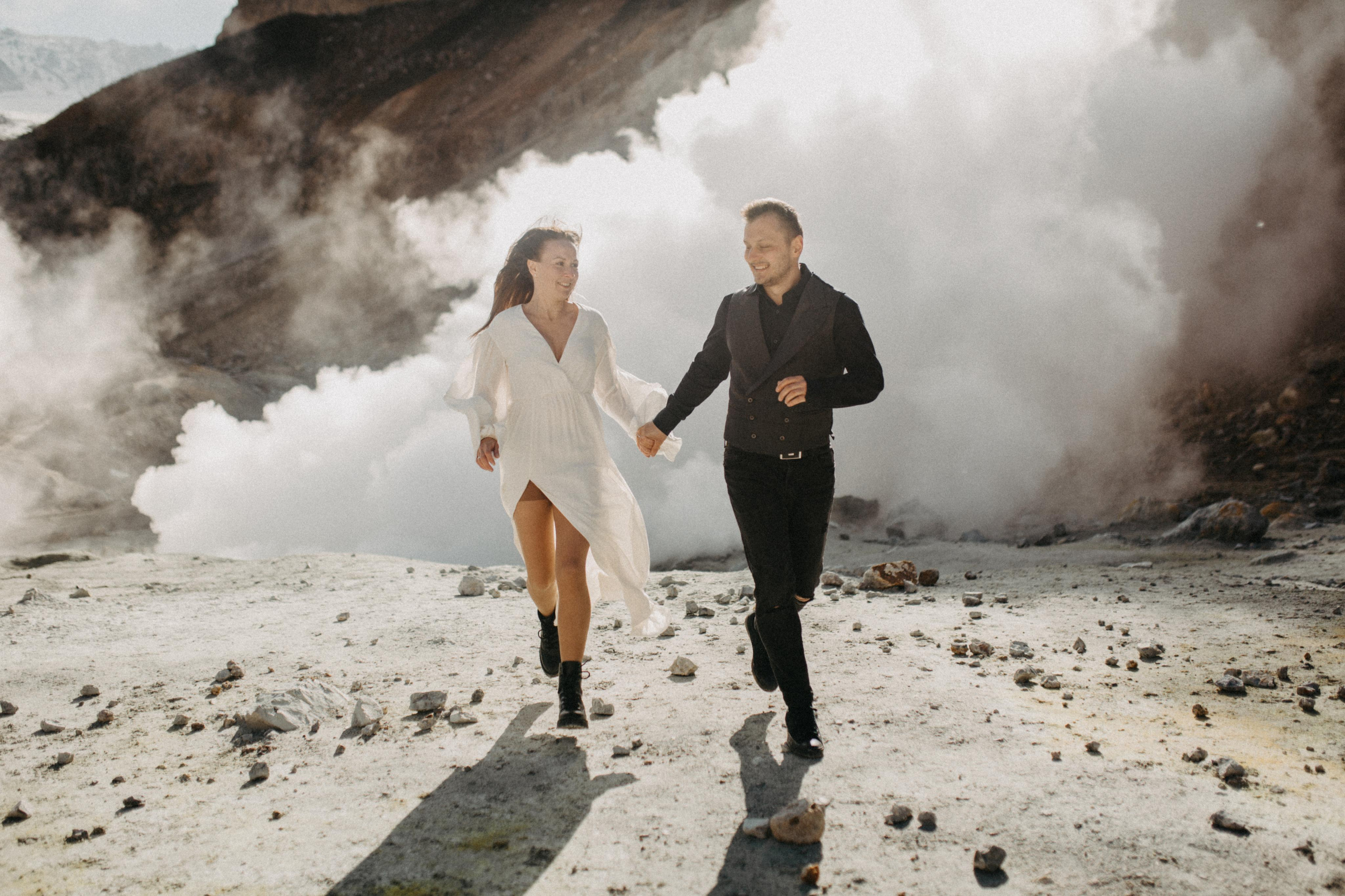 Мутновский вулкан. Федор и Ольга. Свадебное фото и видео на Камчатке. Туристические маршруты