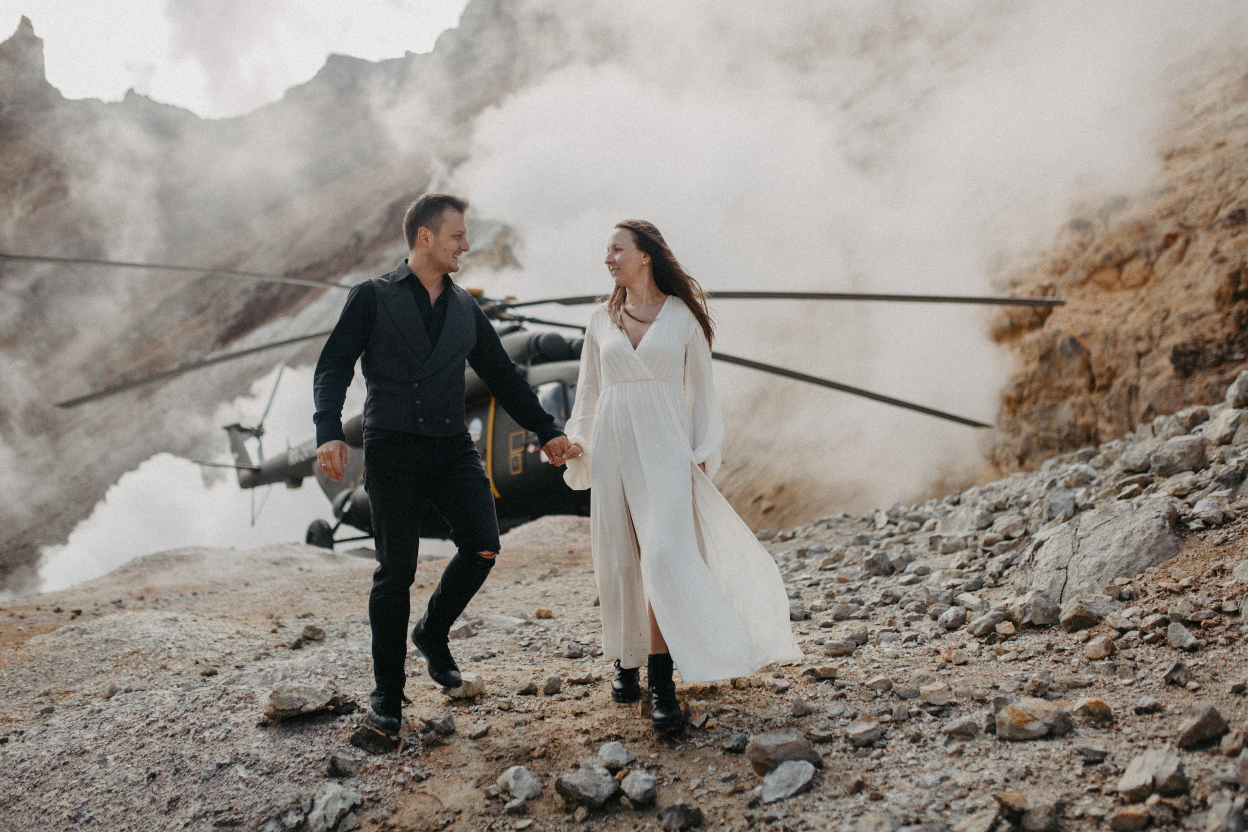 Мутновский вулкан. Федор и Ольга. Свадебное фото и видео на Камчатке. Туристические маршруты