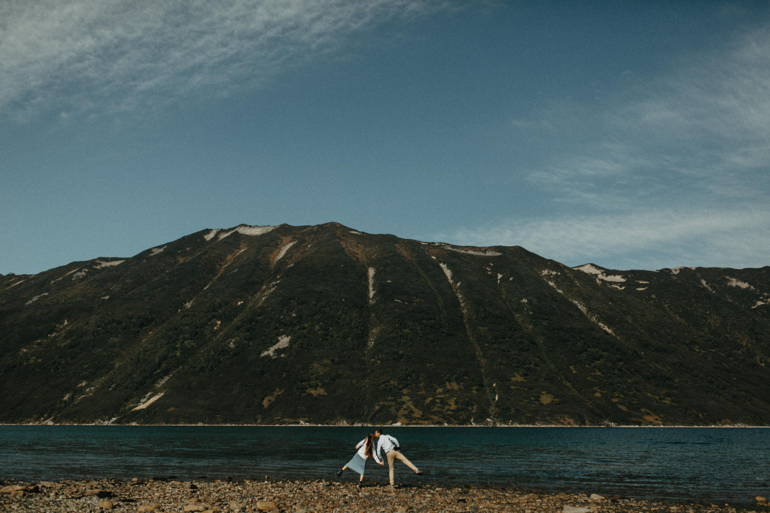Николай и Марьям. Бухта Русская. Свадебное фото и видео на Камчатке. Туристические маршруты