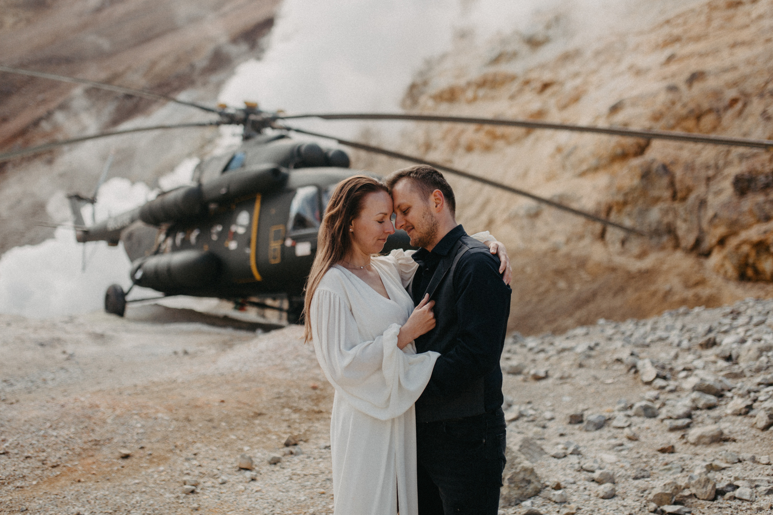 Мутновский вулкан. Федор и Ольга. Свадебное фото и видео на Камчатке. Туристические маршруты