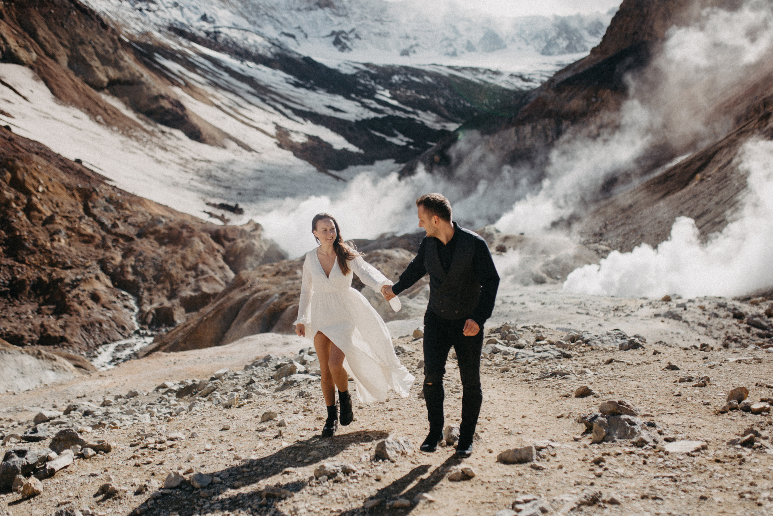 Мутновский вулкан. Федор и Ольга. Свадебное фото и видео на Камчатке. Туристические маршруты