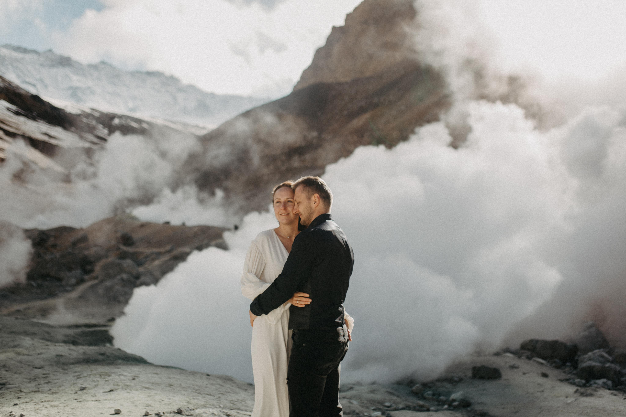 Мутновский вулкан. Федор и Ольга. Свадебное фото и видео на Камчатке. Туристические маршруты