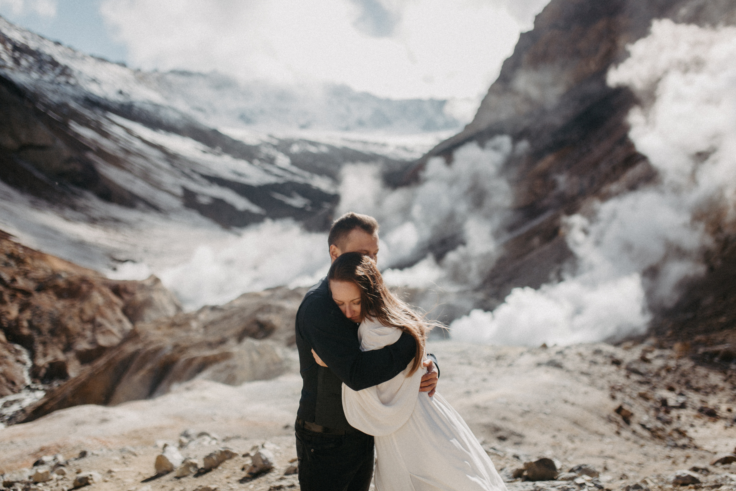 Мутновский вулкан. Федор и Ольга. Свадебное фото и видео на Камчатке. Туристические маршруты