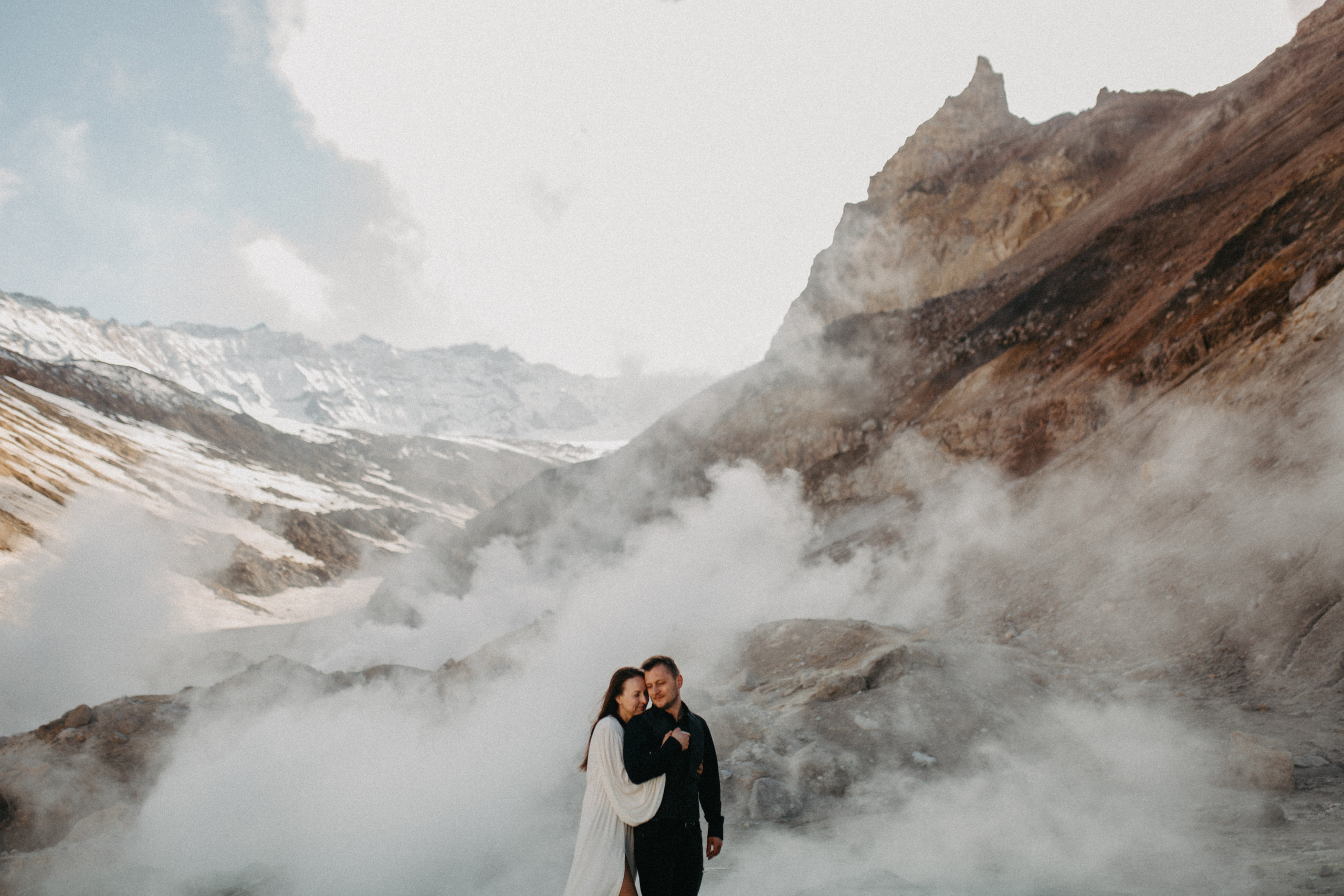 Мутновский вулкан. Федор и Ольга. Свадебное фото и видео на Камчатке. Туристические маршруты