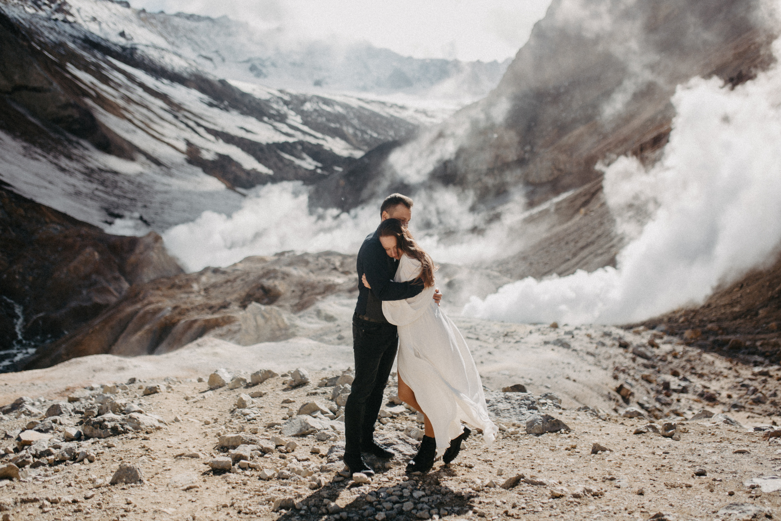 Мутновский вулкан. Федор и Ольга. Свадебное фото и видео на Камчатке. Туристические маршруты